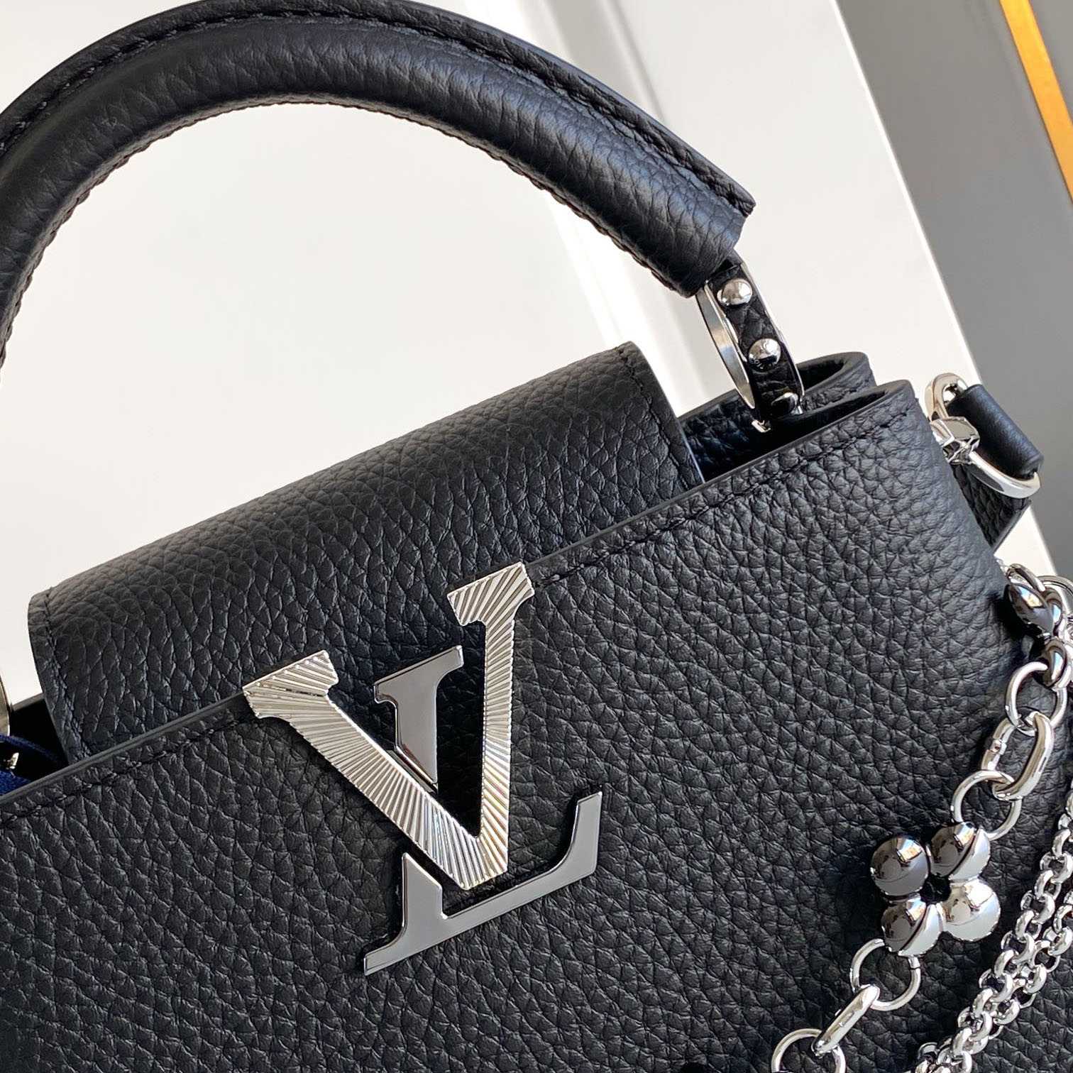 Louis Vuitton Capucines Mini M26351 - DesignerGu