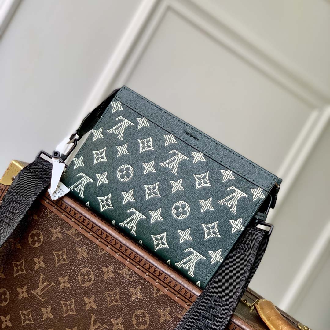 Louis Vuitton Gaston Wearable Wallet Monogram Eclipse    M81115 - DesignerGu