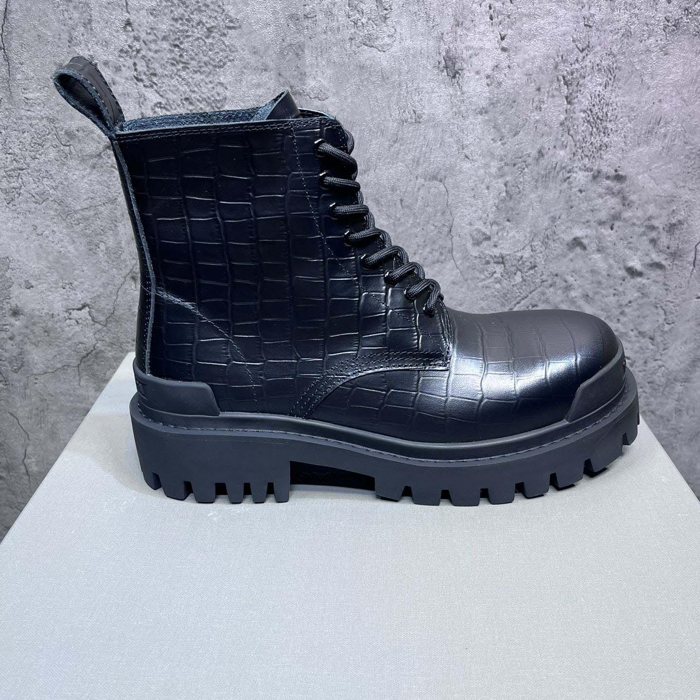 Balenciaga Strike 20mm Lace-up Boot - DesignerGu