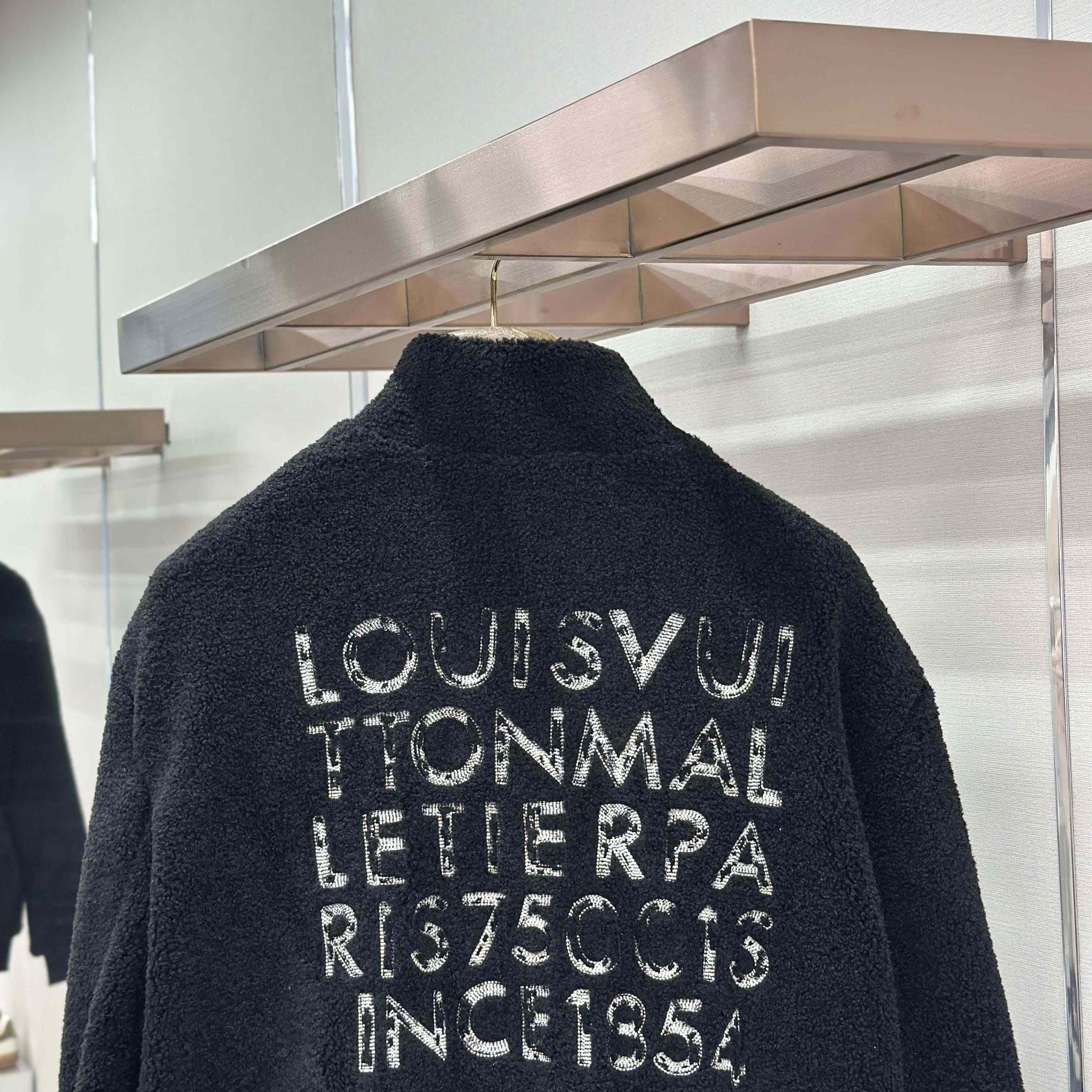 Louis Vuitton Zippered Fleece Blouson    1AJTU2 - DesignerGu