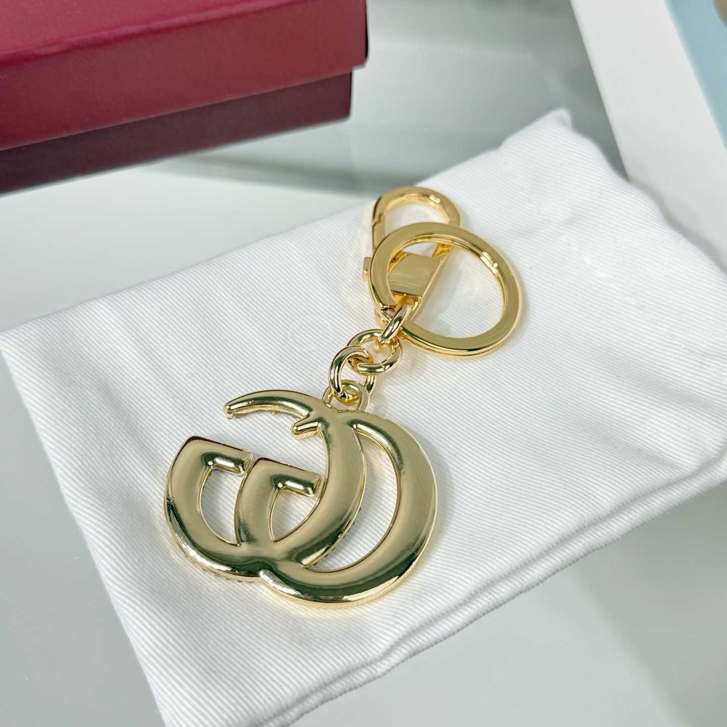 Gucci Crystal Double G keychain - DesignerGu