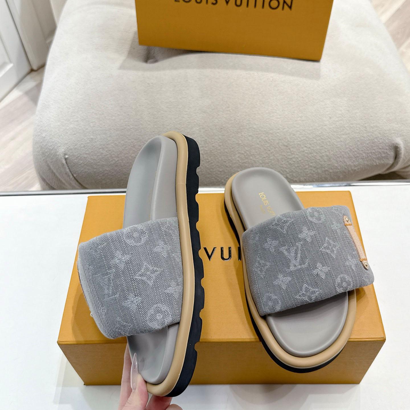 Louis Vuitton Pool Pillow Flat Comfort Mule 1AGUZY - DesignerGu
