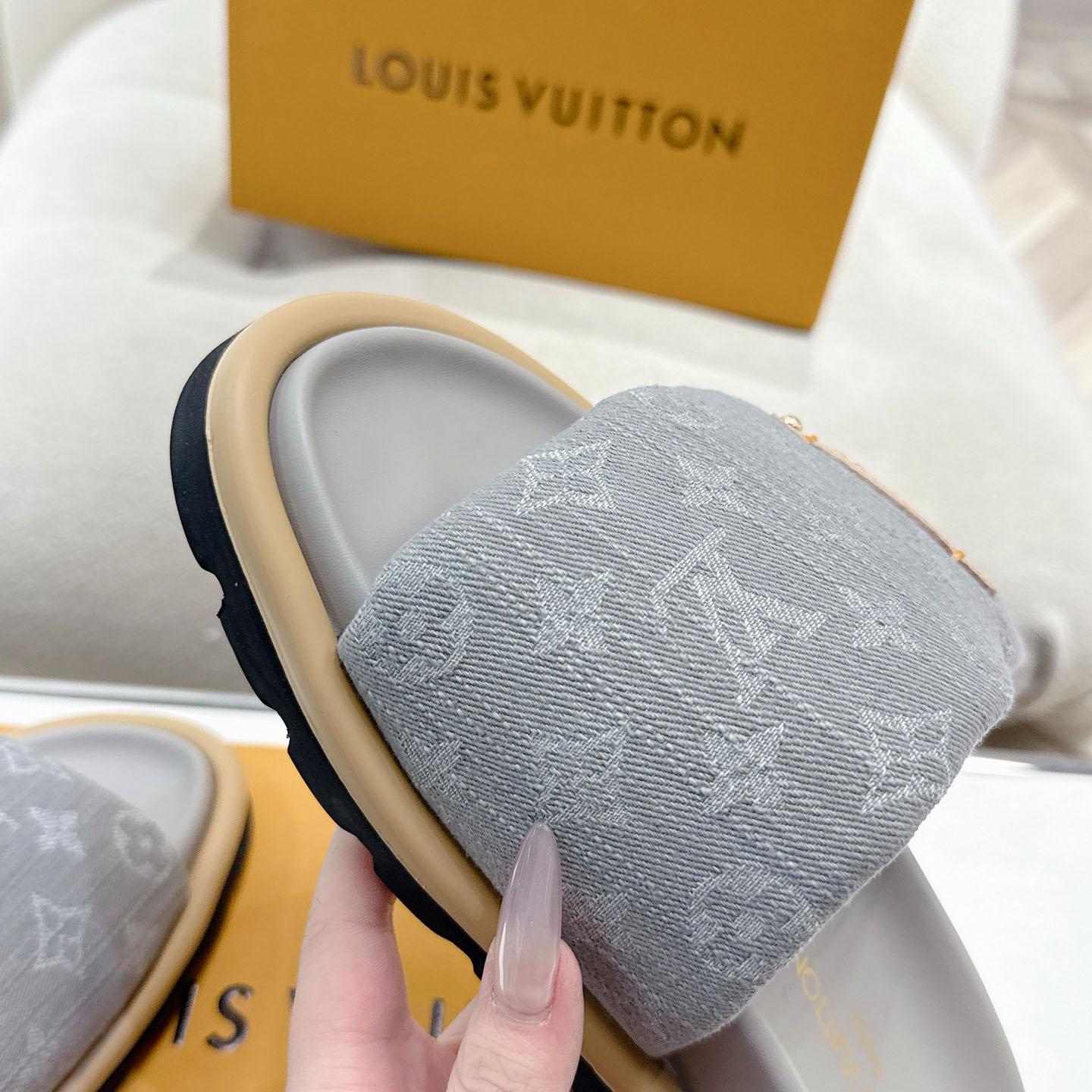 Louis Vuitton Pool Pillow Flat Comfort Mule 1AGUZY - DesignerGu