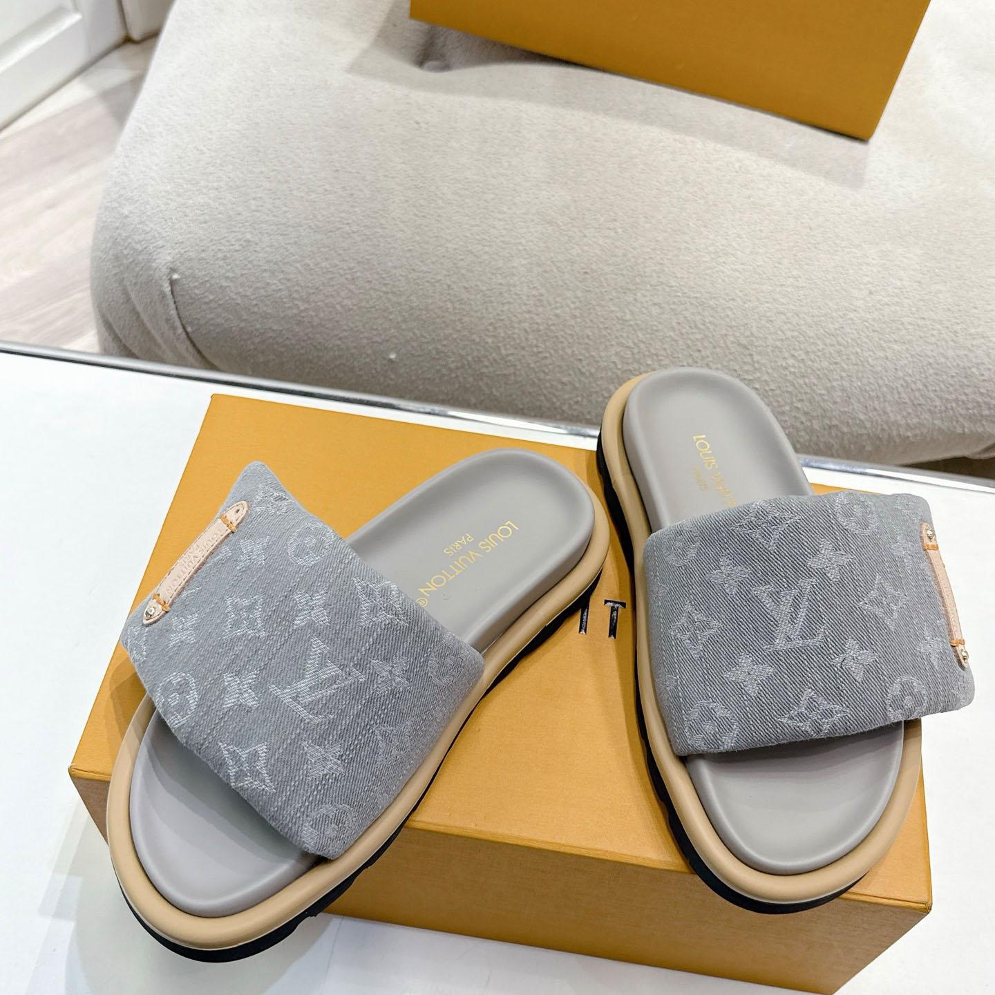 Louis Vuitton Pool Pillow Flat Comfort Mule 1AGUZY - DesignerGu