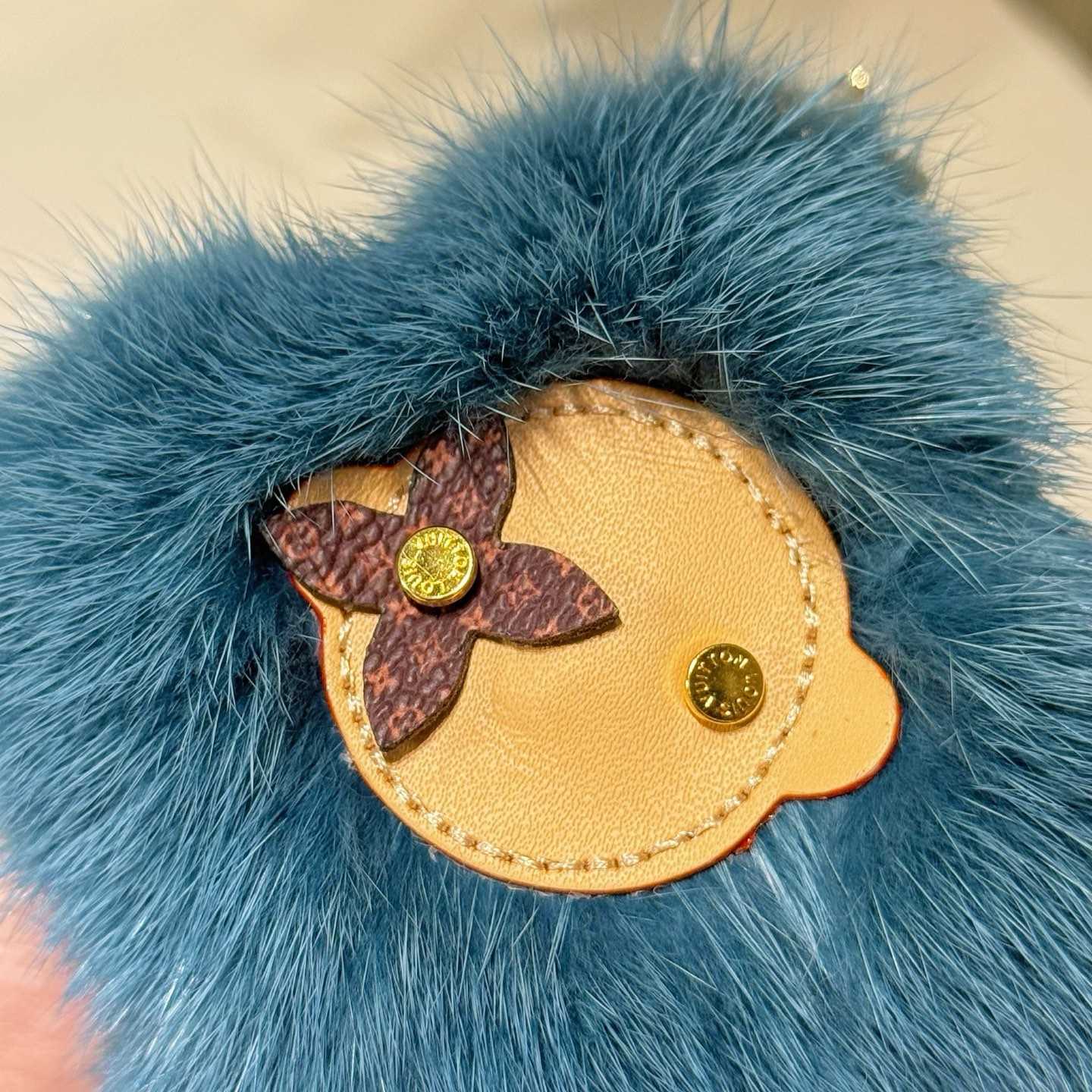 Louis Vuitton Vivienne Fur Key Holder   M03820 - DesignerGu