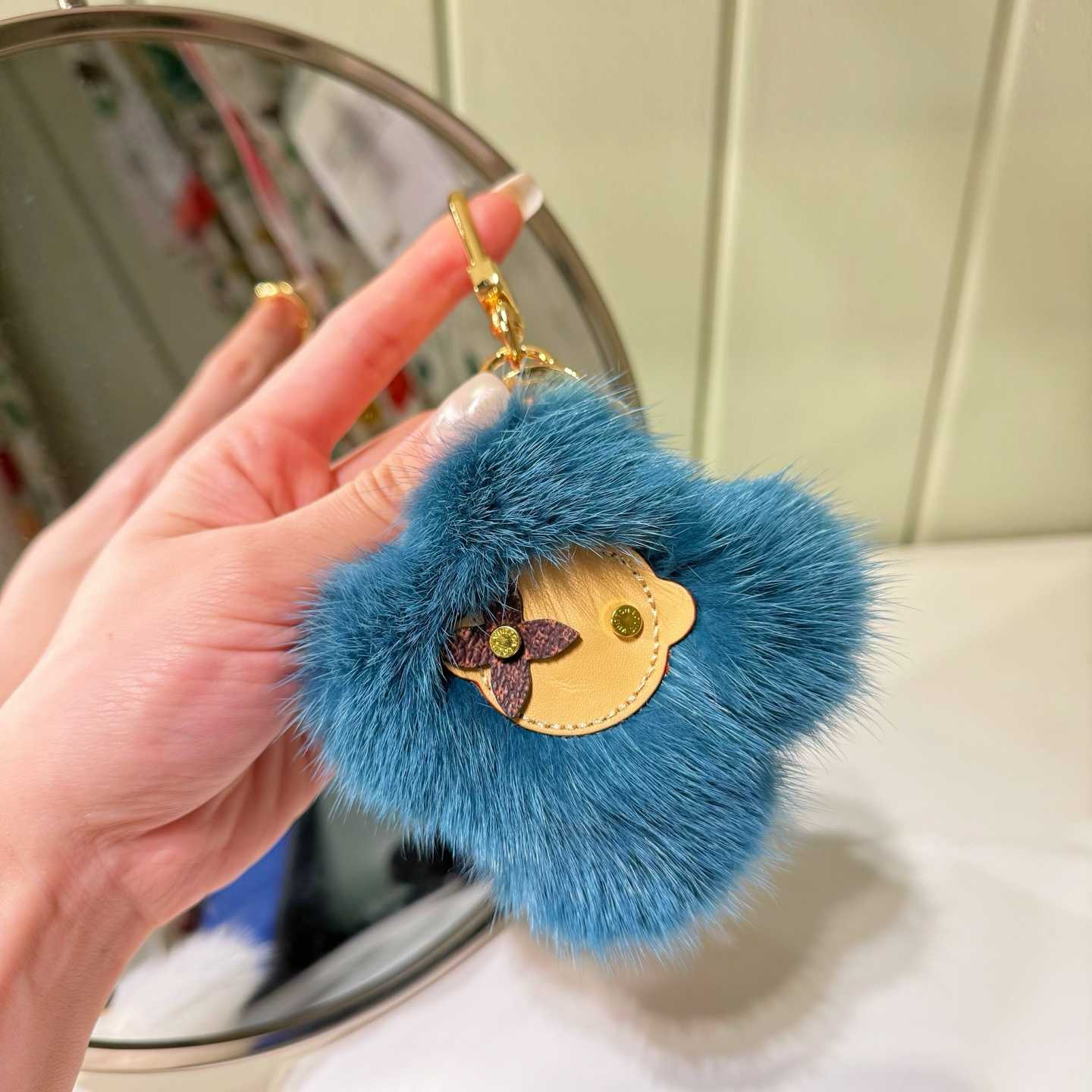 Louis Vuitton Vivienne Fur Key Holder   M03820 - DesignerGu