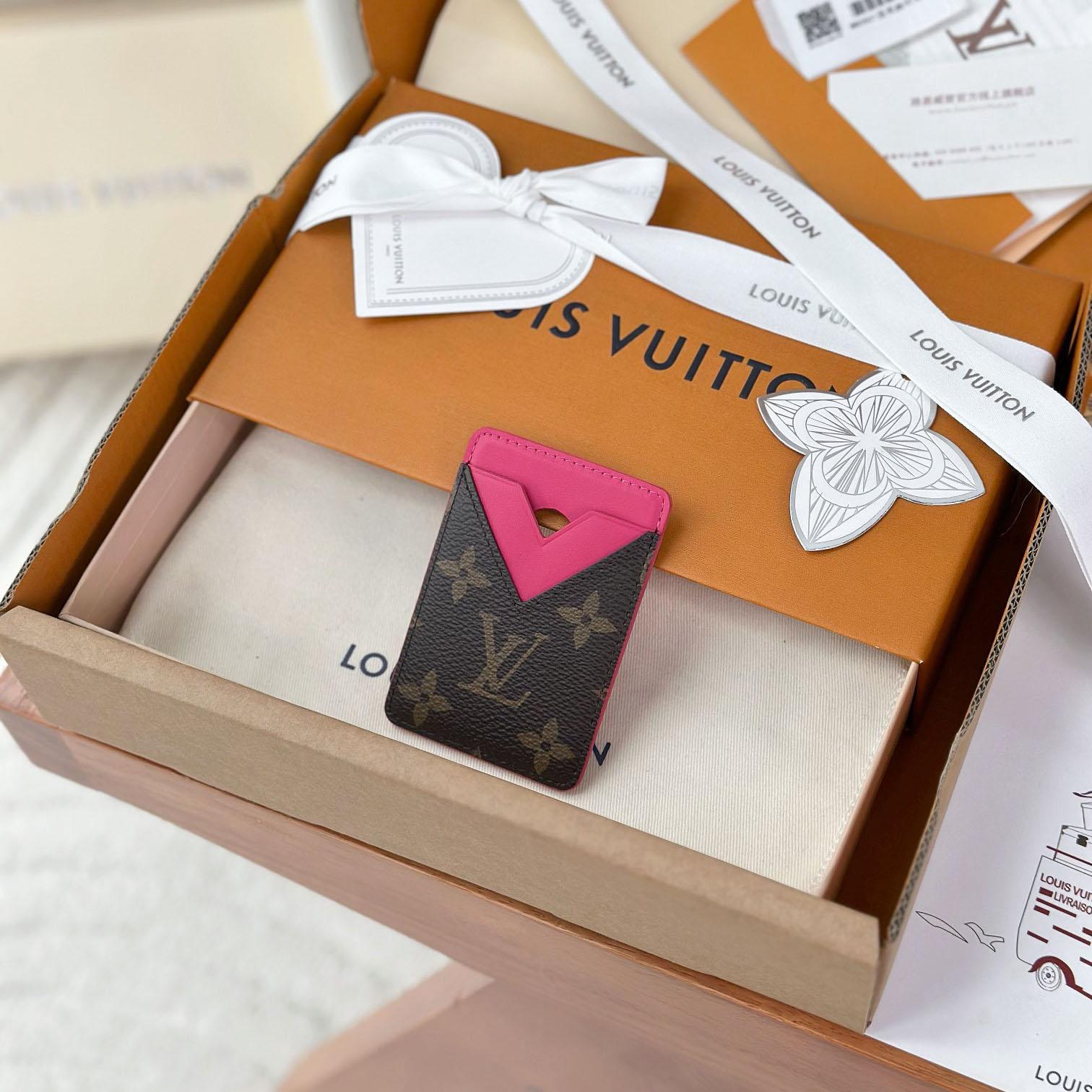 Louis Vuitton Magnetic Card Holder M12851 - DesignerGu