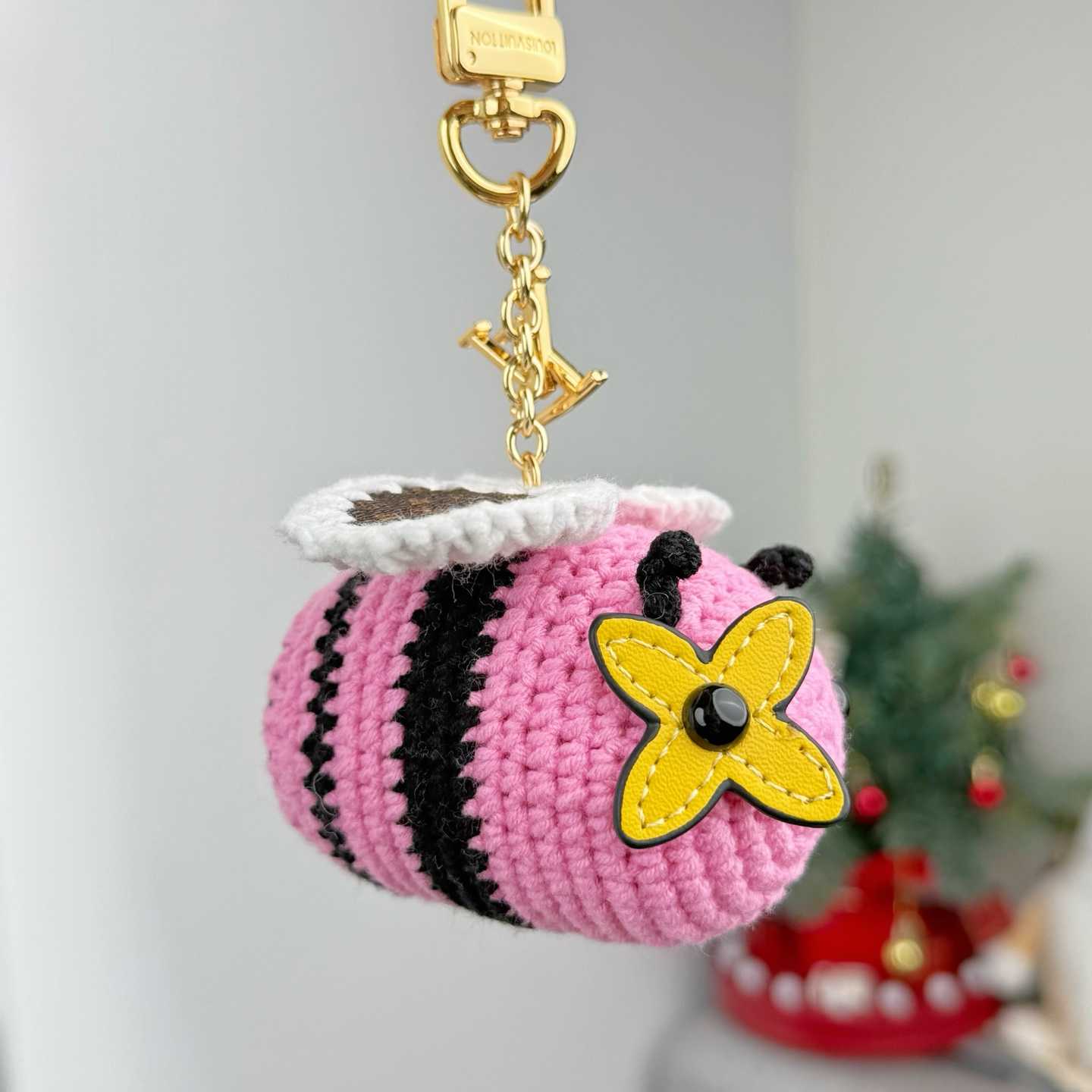 Louis Vuitton Bee LV Crochet Bag Charm   M02585 - DesignerGu