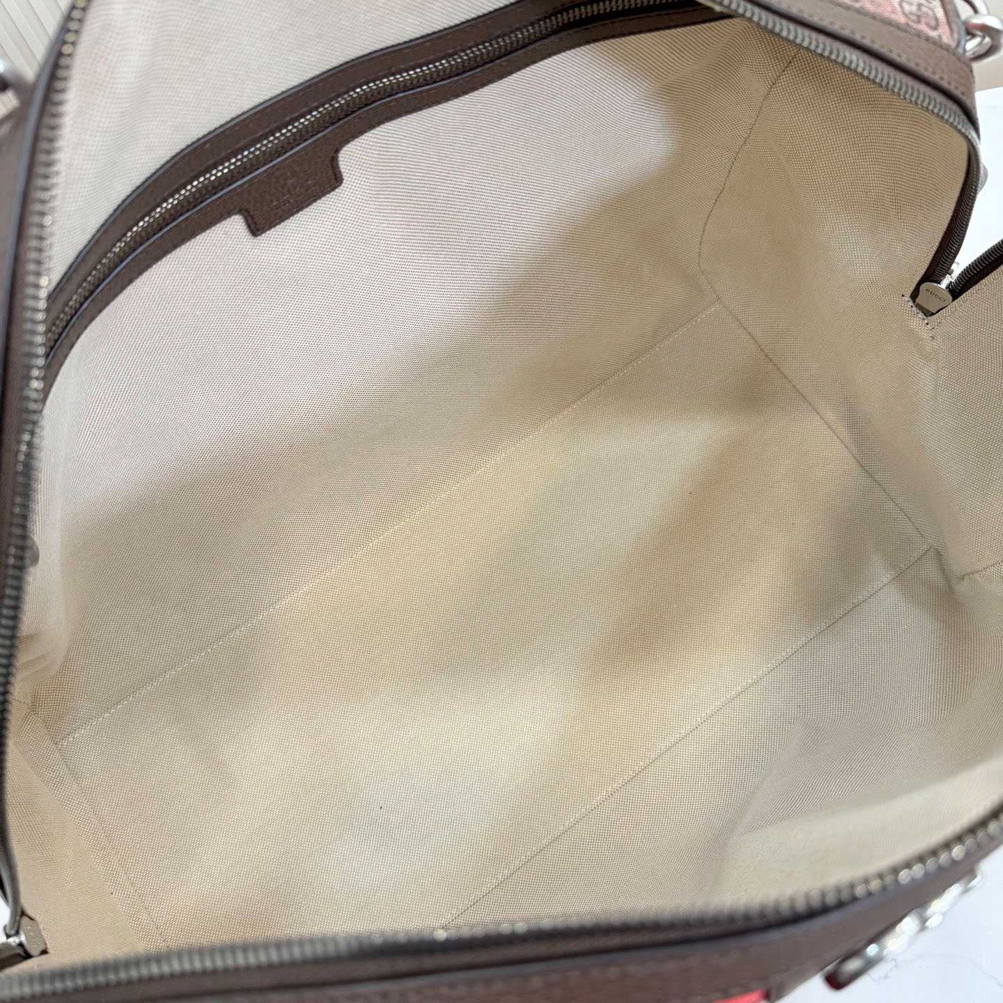 Gucci GG Medium Duffle Bag 834460 - DesignerGu