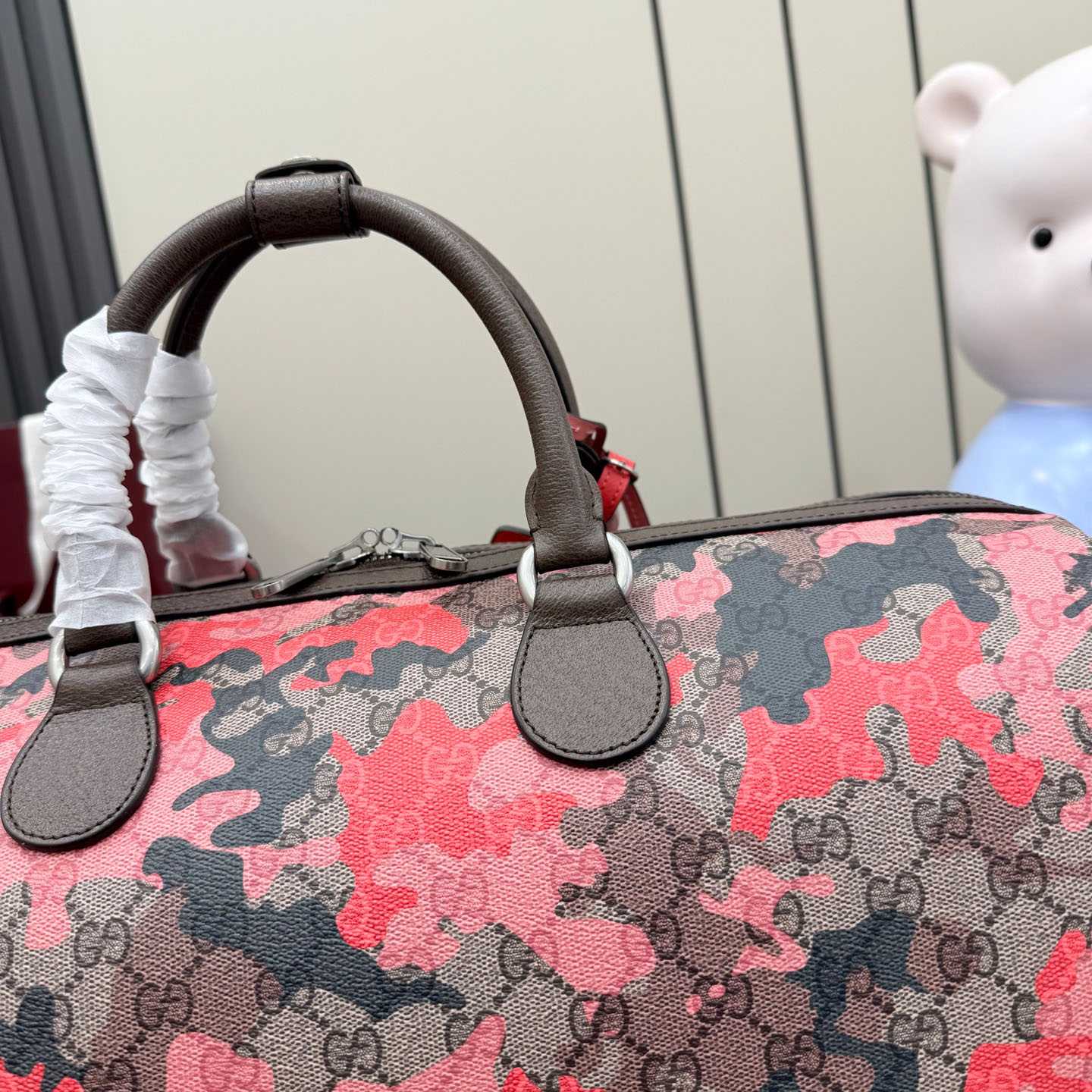 Gucci GG Medium Duffle Bag 834460 - DesignerGu