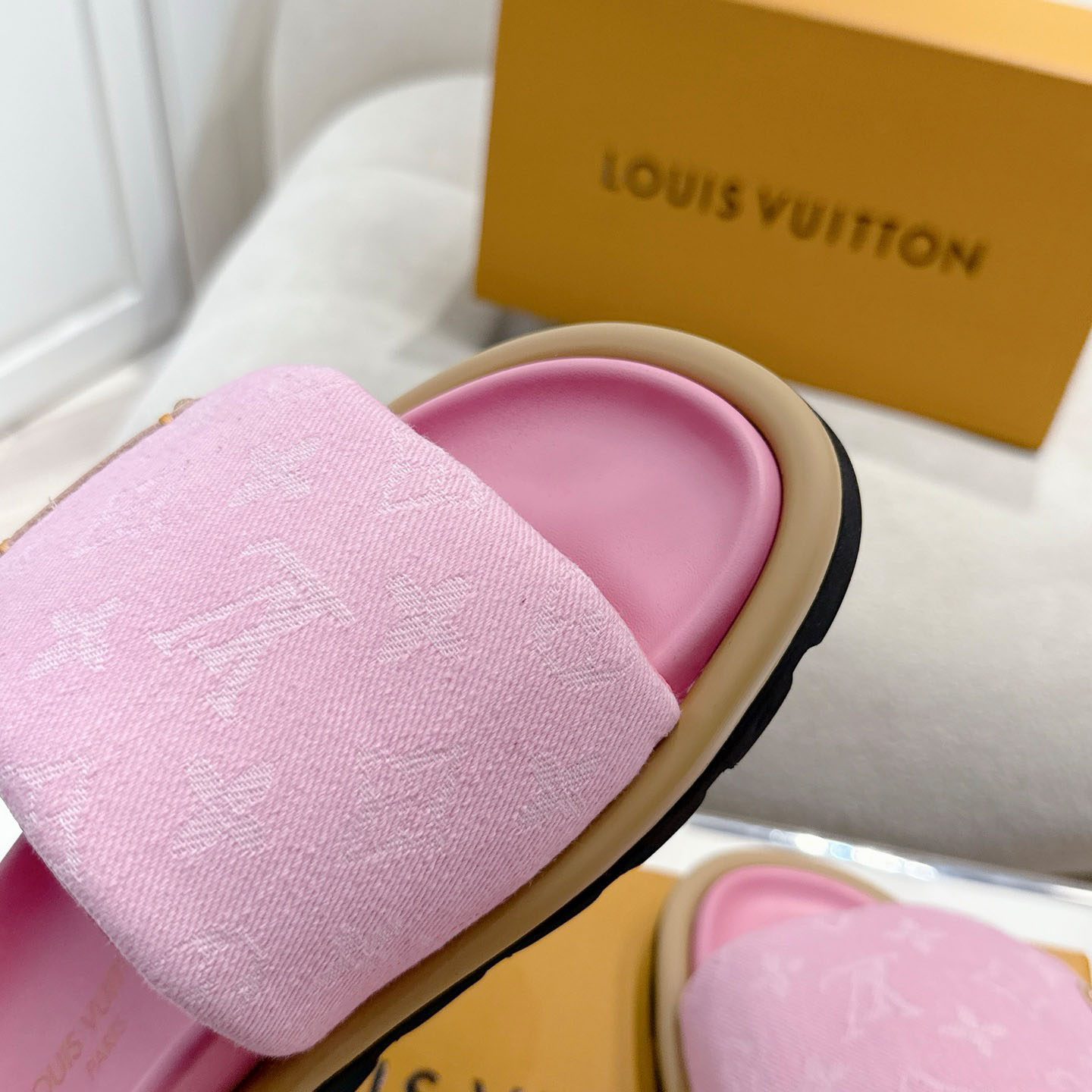 Louis Vuitton Pool Pillow Flat Comfort Mule 1AGUZH - DesignerGu