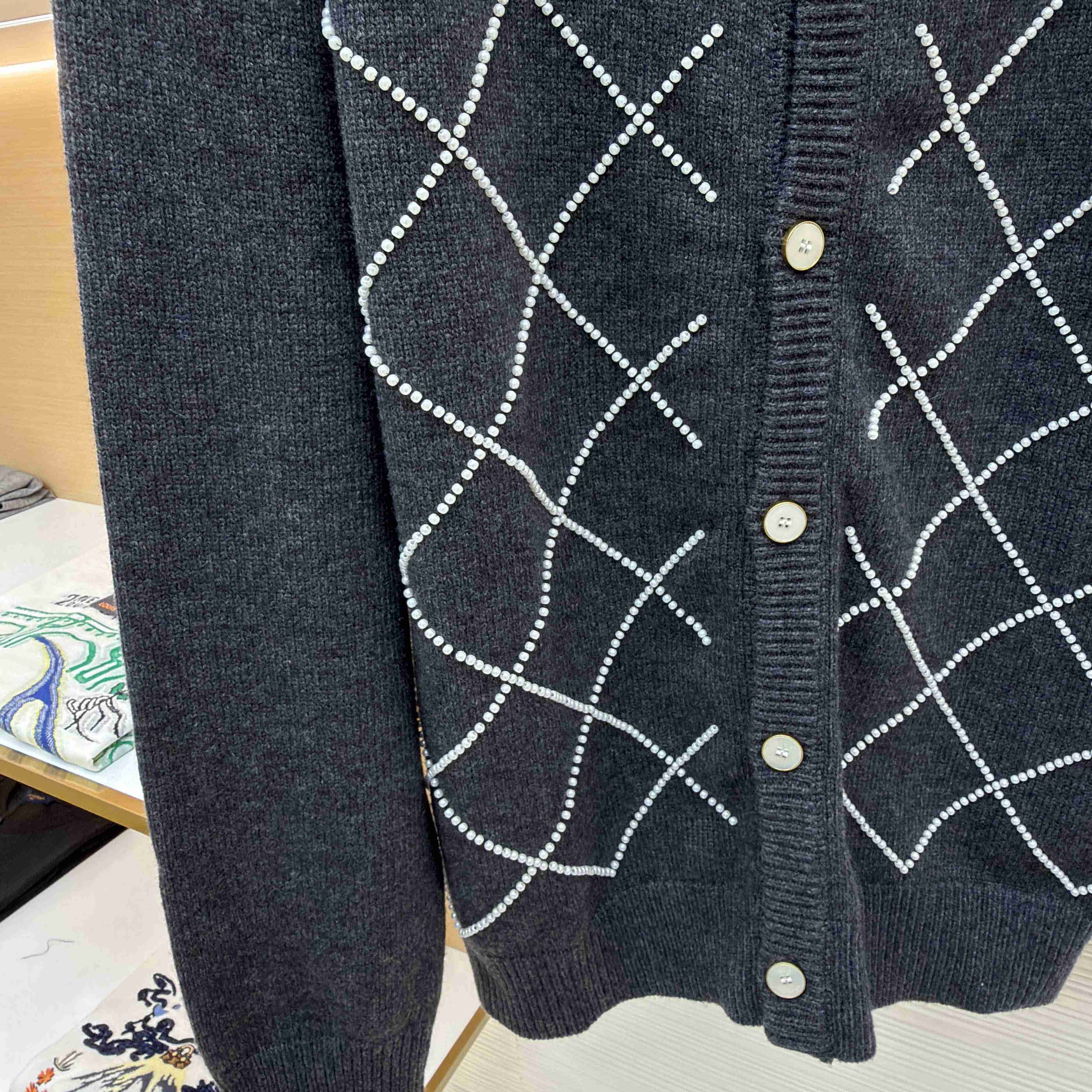 Louis Vuitton Cardigan With Pearly Embroidery   1AJBUT - DesignerGu