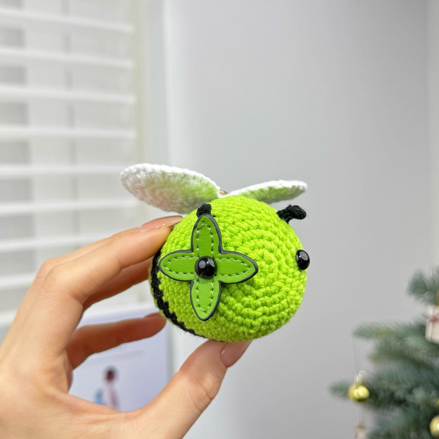 Louis Vuitton Bee LV Crochet Bag Charm   M02585 - DesignerGu