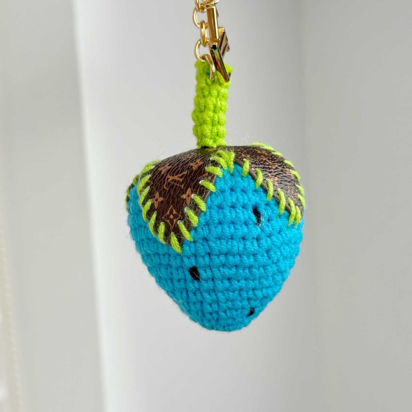 Louis Vuitton Berrylicious Crochet Bag Charm   M02583 - DesignerGu