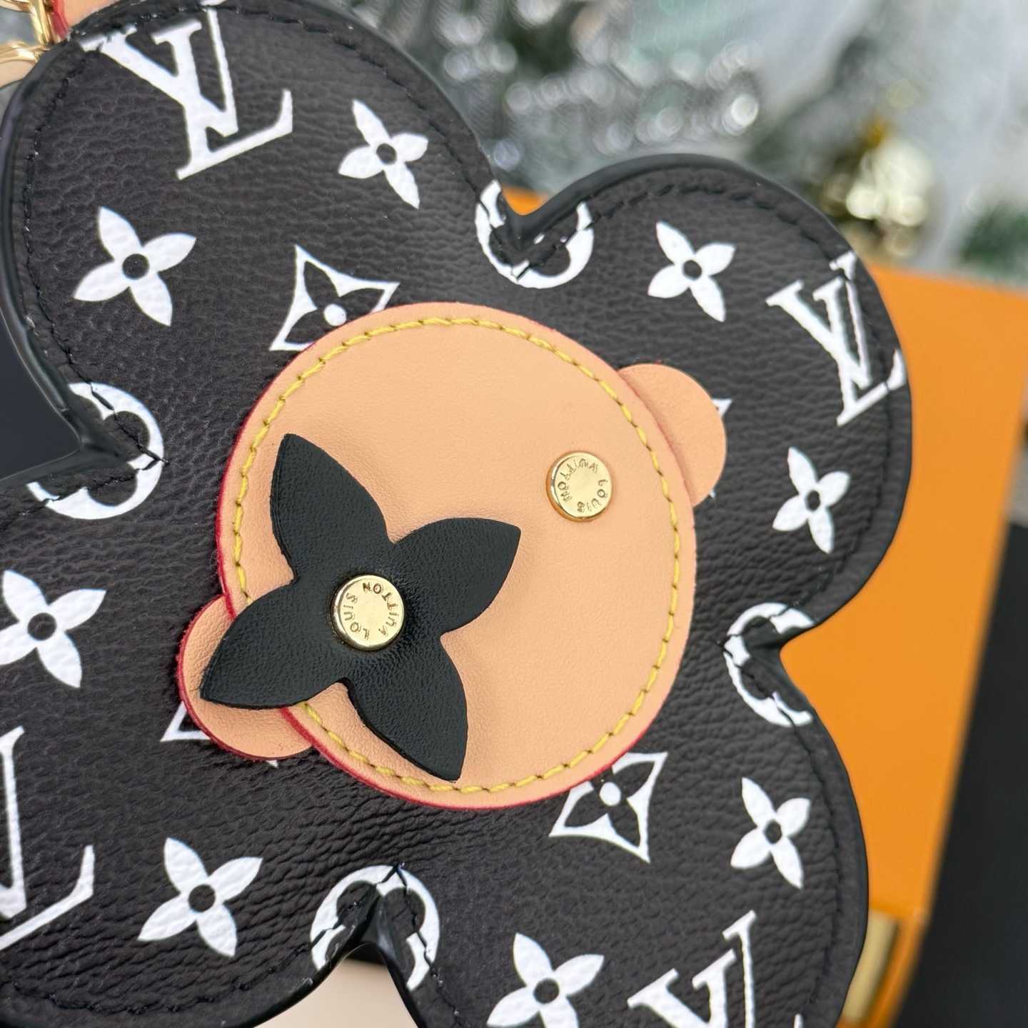 Louis Vuitton Vivienne Bag Charm   M03819 - DesignerGu