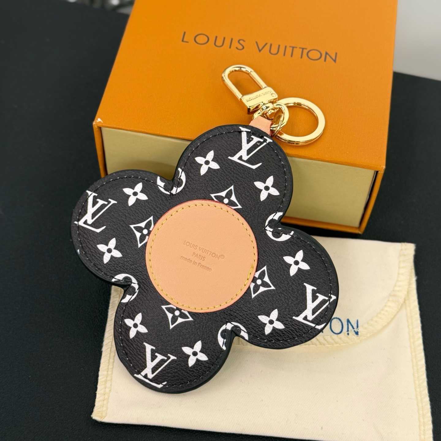 Louis Vuitton Vivienne Bag Charm   M03819 - DesignerGu
