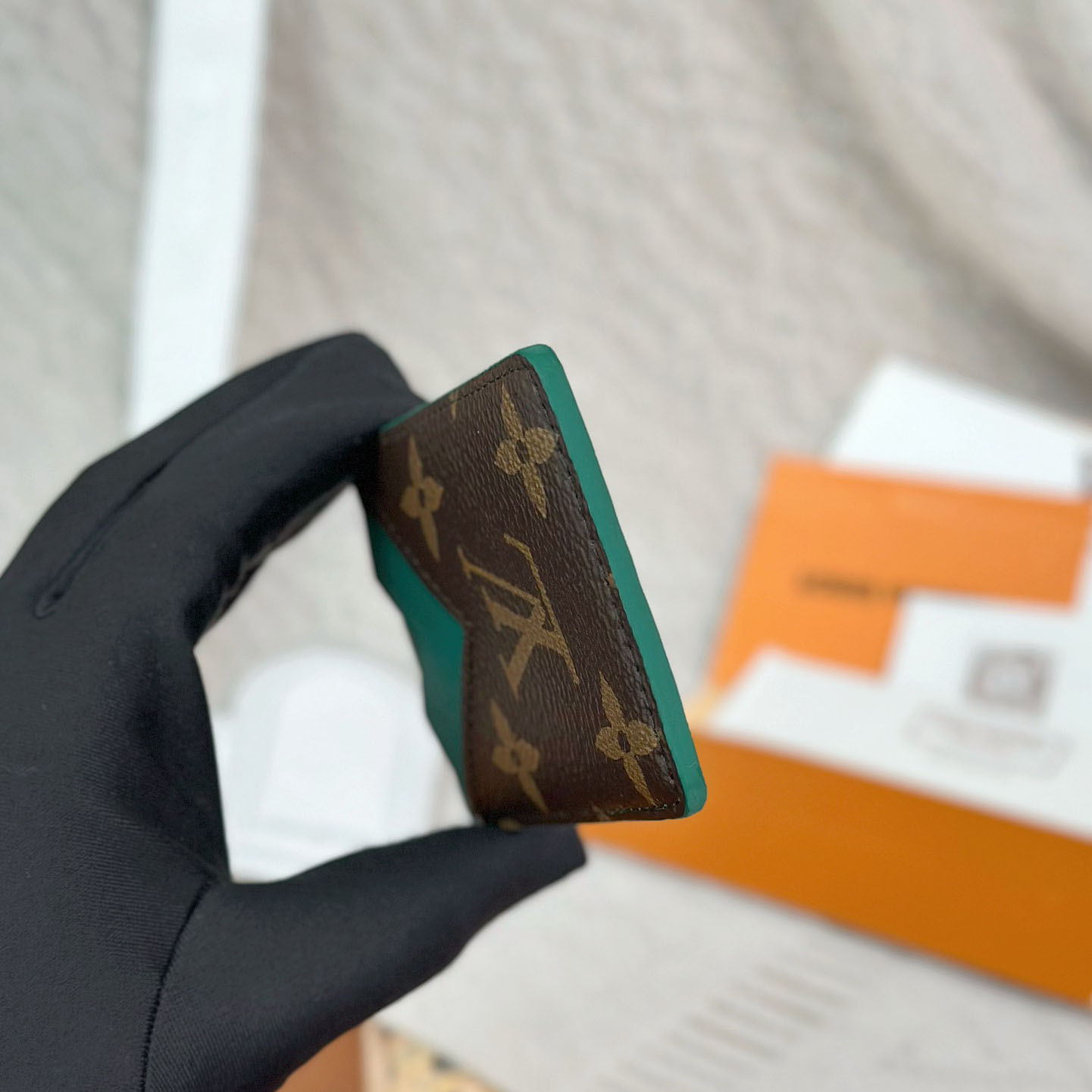 Louis Vuitton Magnetic Card Holder M12855 - DesignerGu