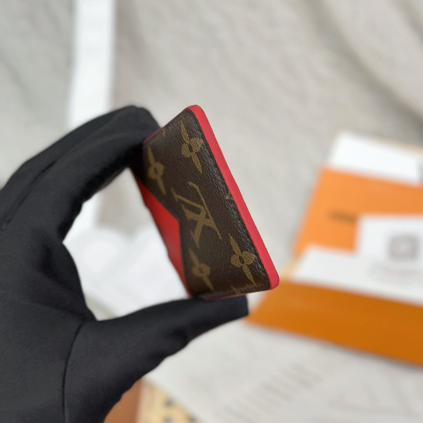 Louis Vuitton Magnetic Card Holder M12856 - DesignerGu