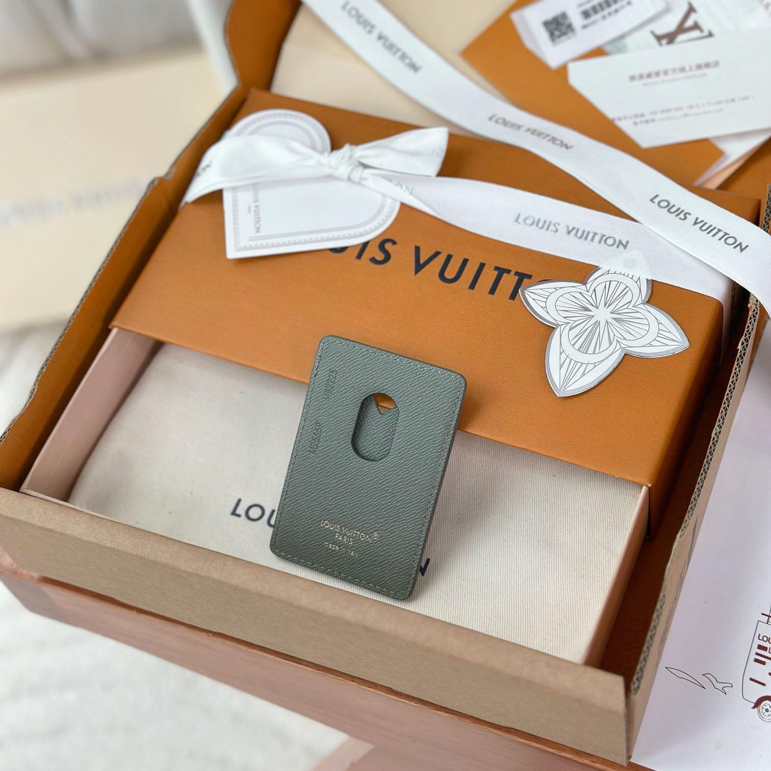 Louis Vuitton Magnetic Card Holder M25659 - DesignerGu