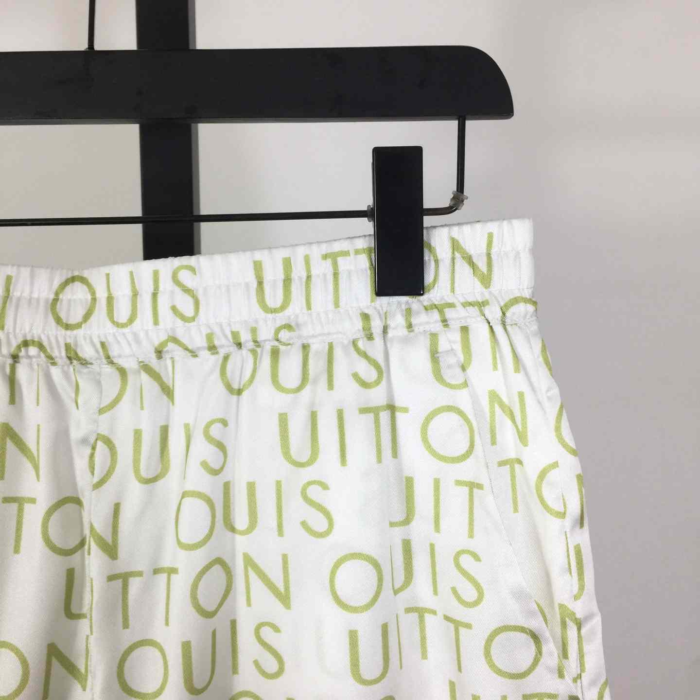 Louis Vuitton Printed Silk Shorts   1AJUTO - DesignerGu