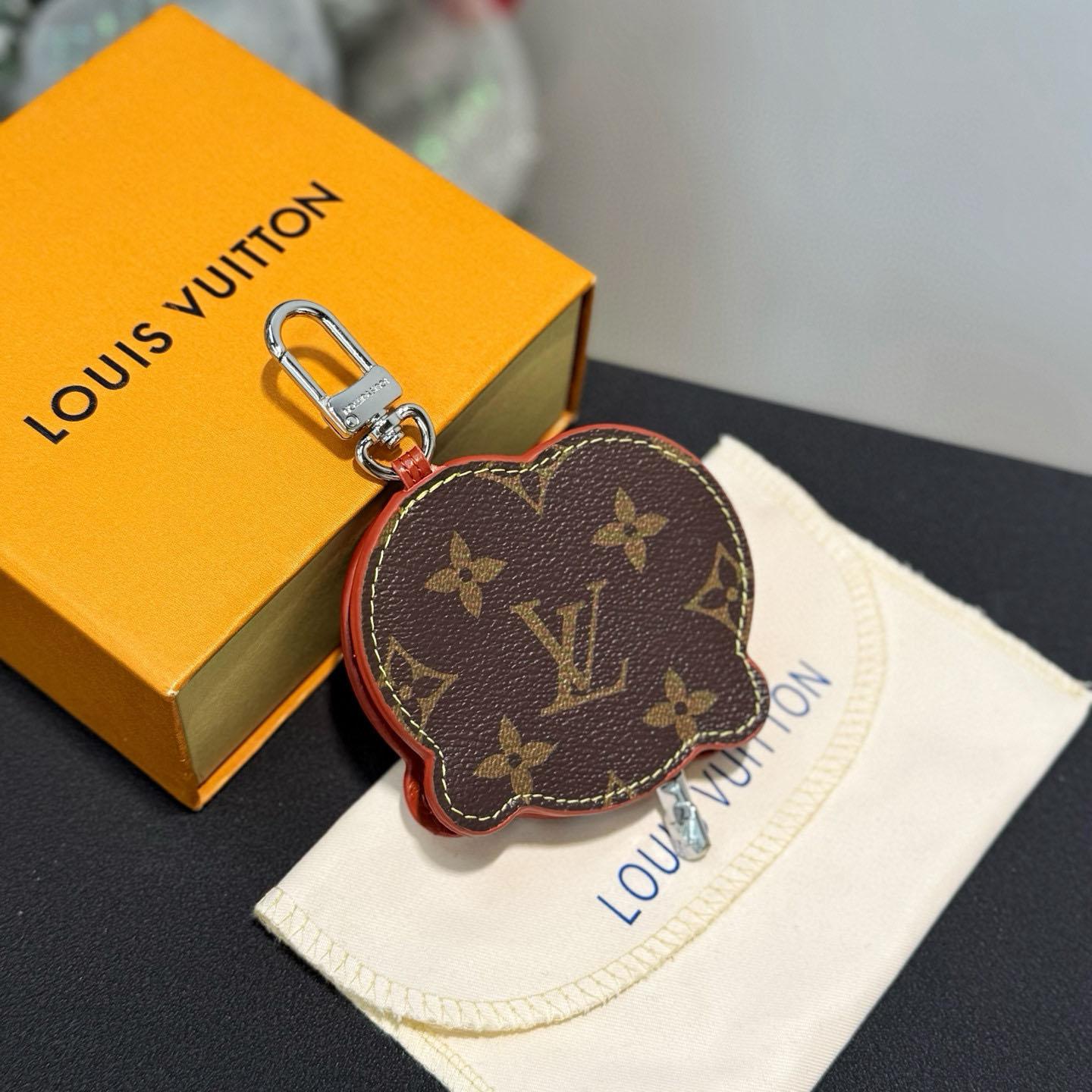 Louis Vuitton LV Bretzel Bag Charm M03295 - DesignerGu