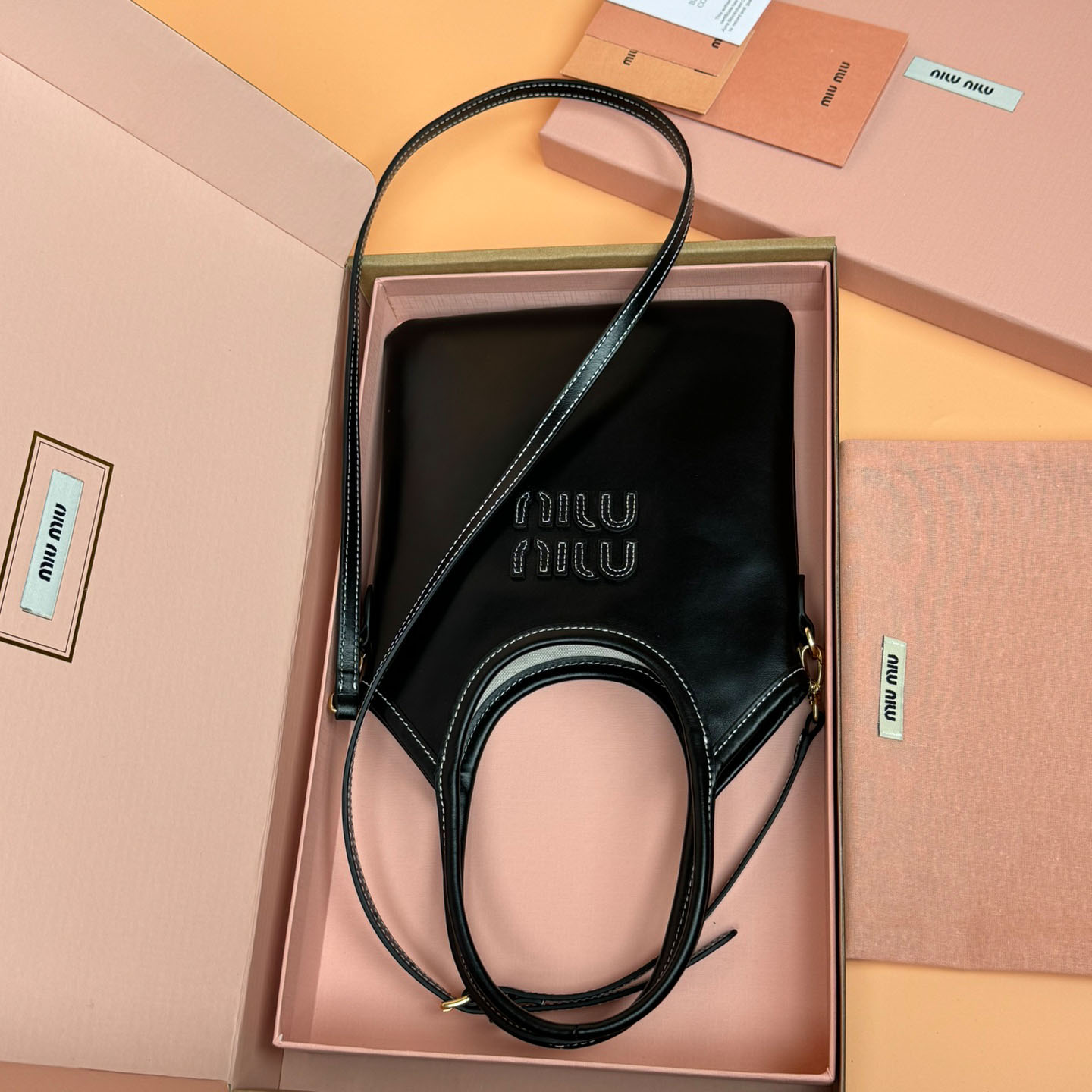 Miu Miu Ivy Leather Handbag - DesignerGu