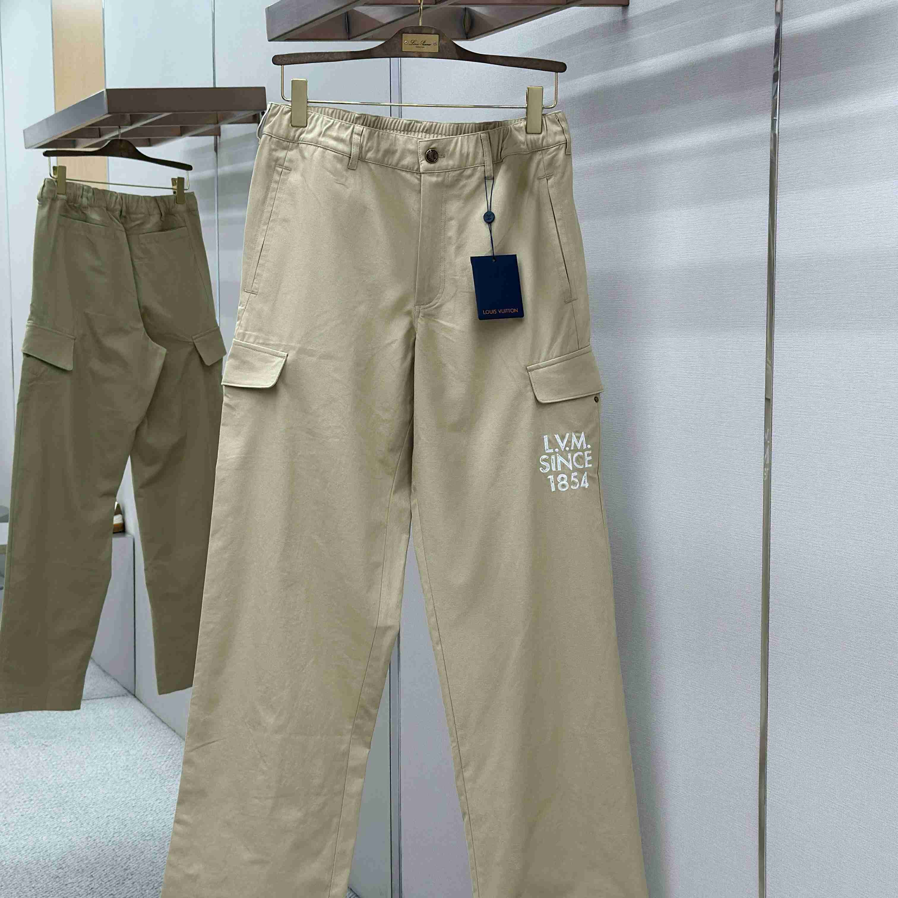 Louis Vuitton Embroidered Cotton Cargo Pants 1AJTZR - DesignerGu