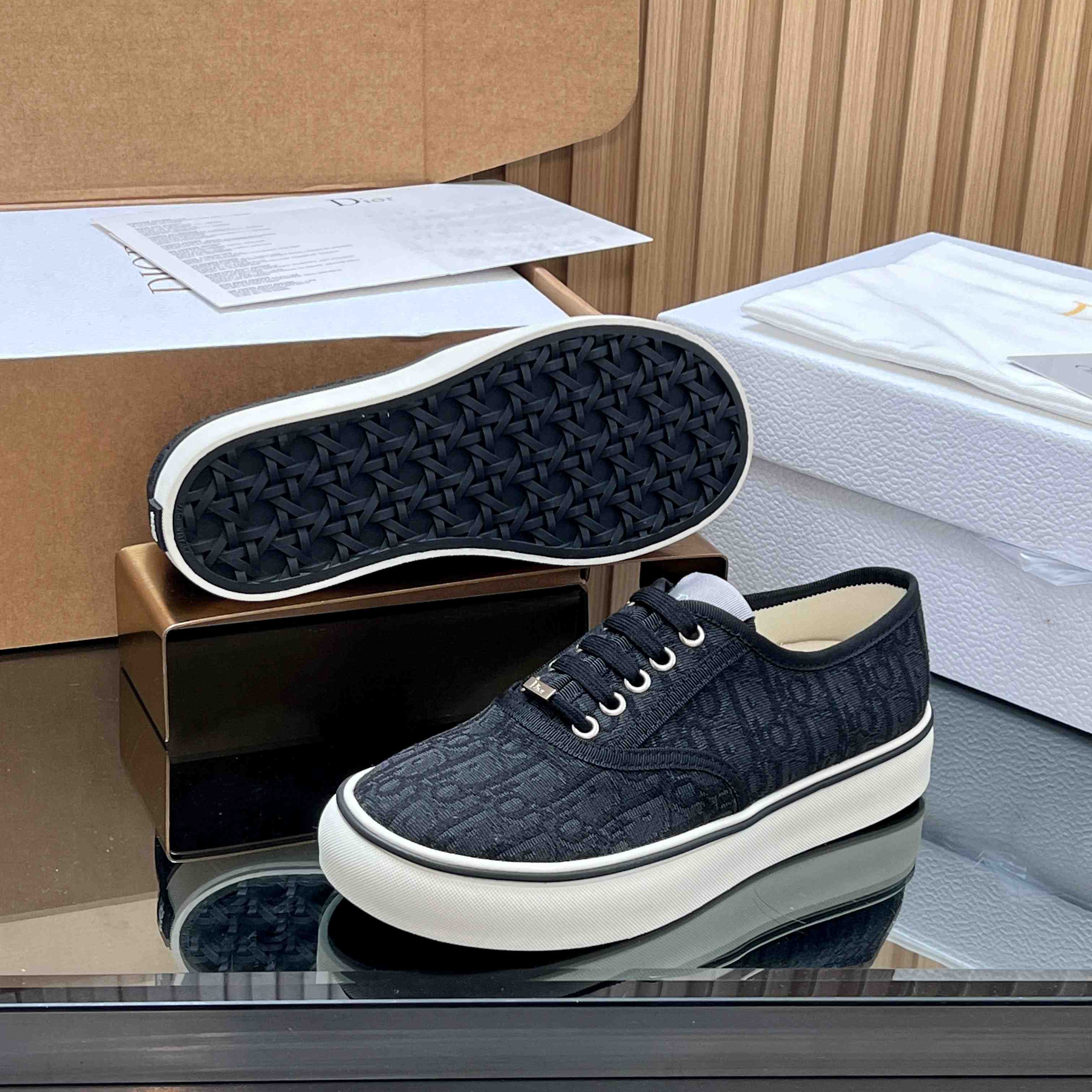 Dior Saltwind Sneaker - DesignerGu