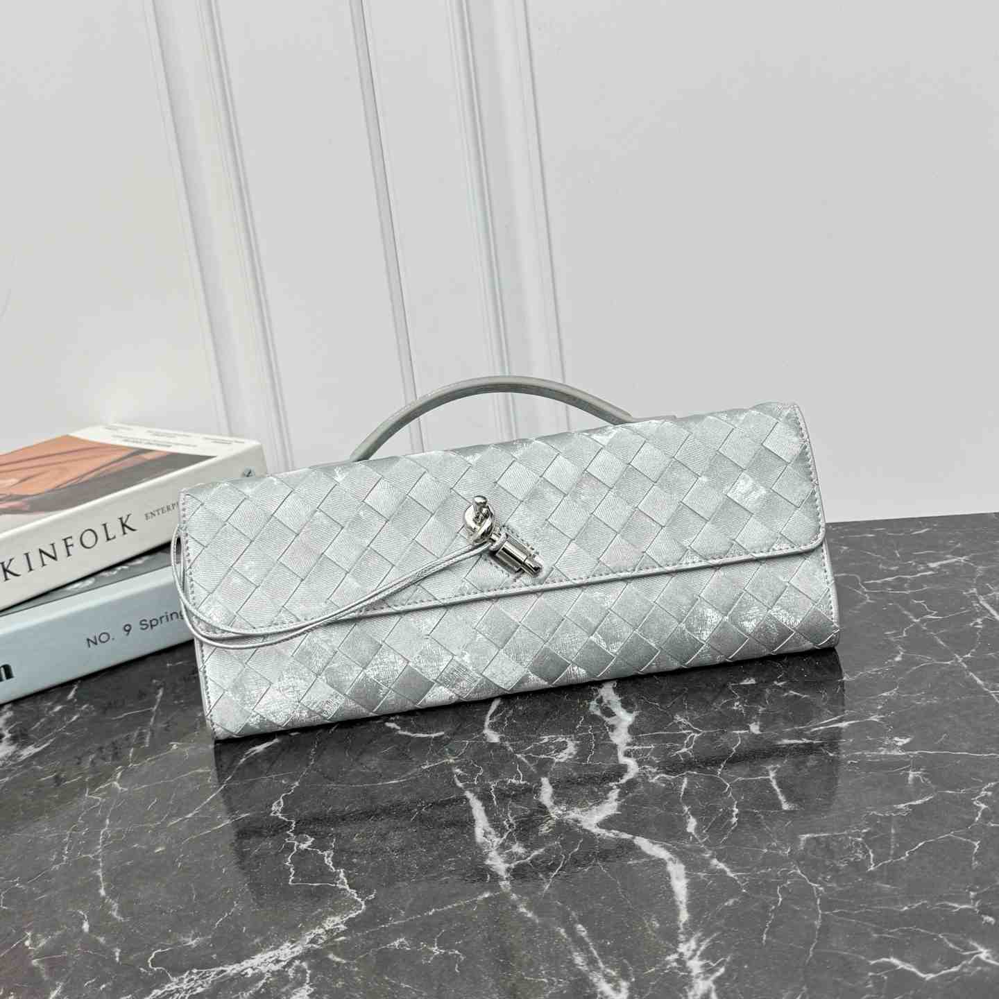 Bottega Veneta Andiamo Clutch 31*13*3cm - DesignerGu