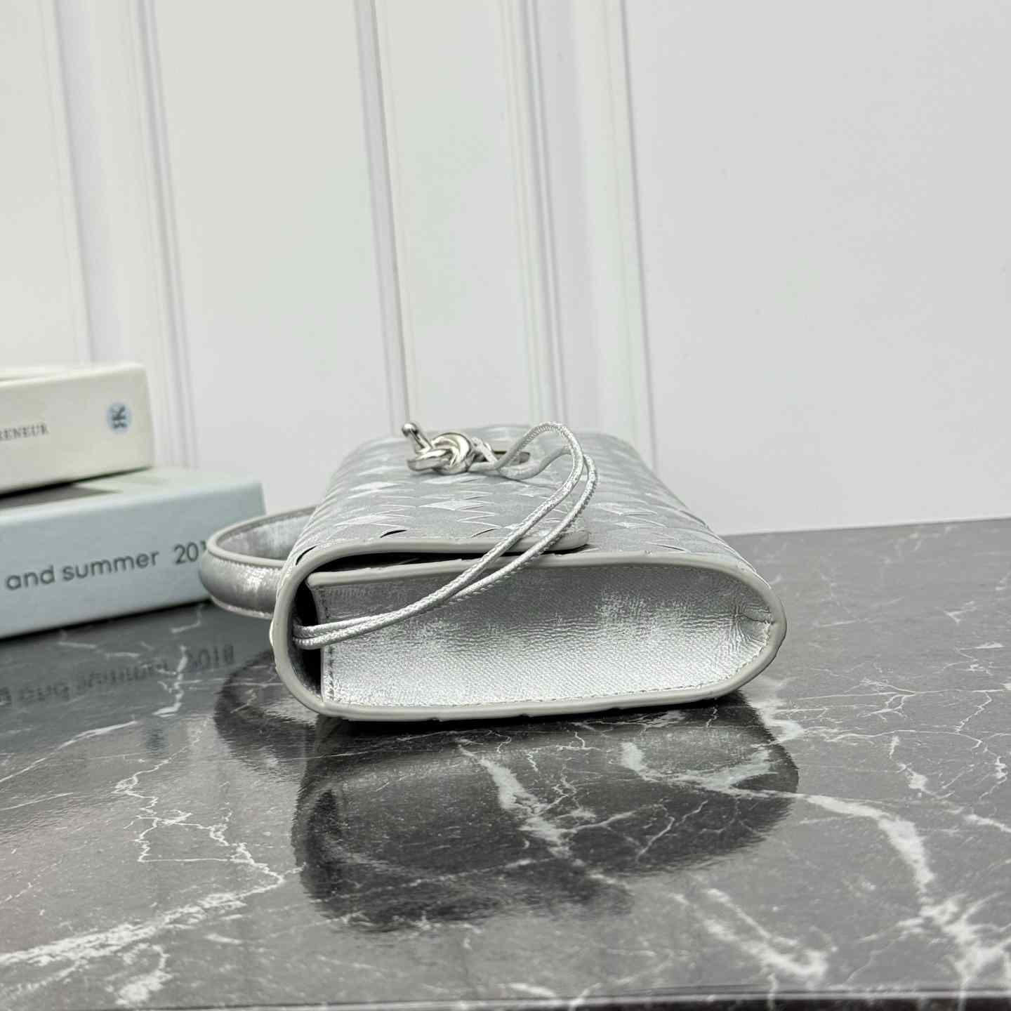 Bottega Veneta Andiamo Clutch 31*13*3cm - DesignerGu