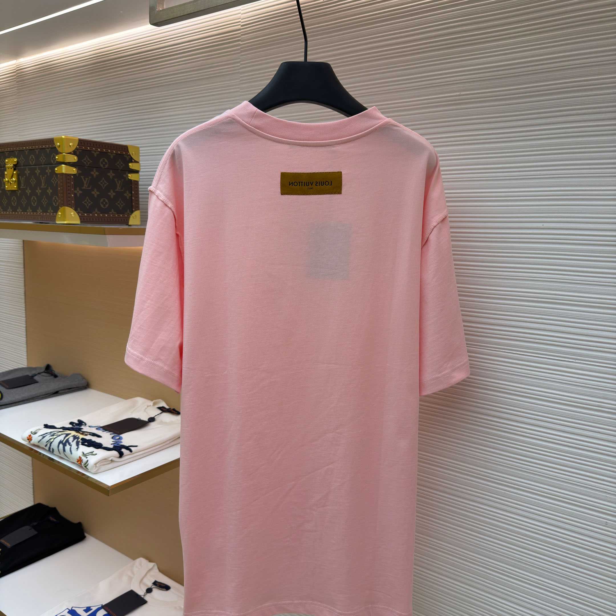 Louis Vuitton Embossed LV T-Shirt   1AJDUU - DesignerGu