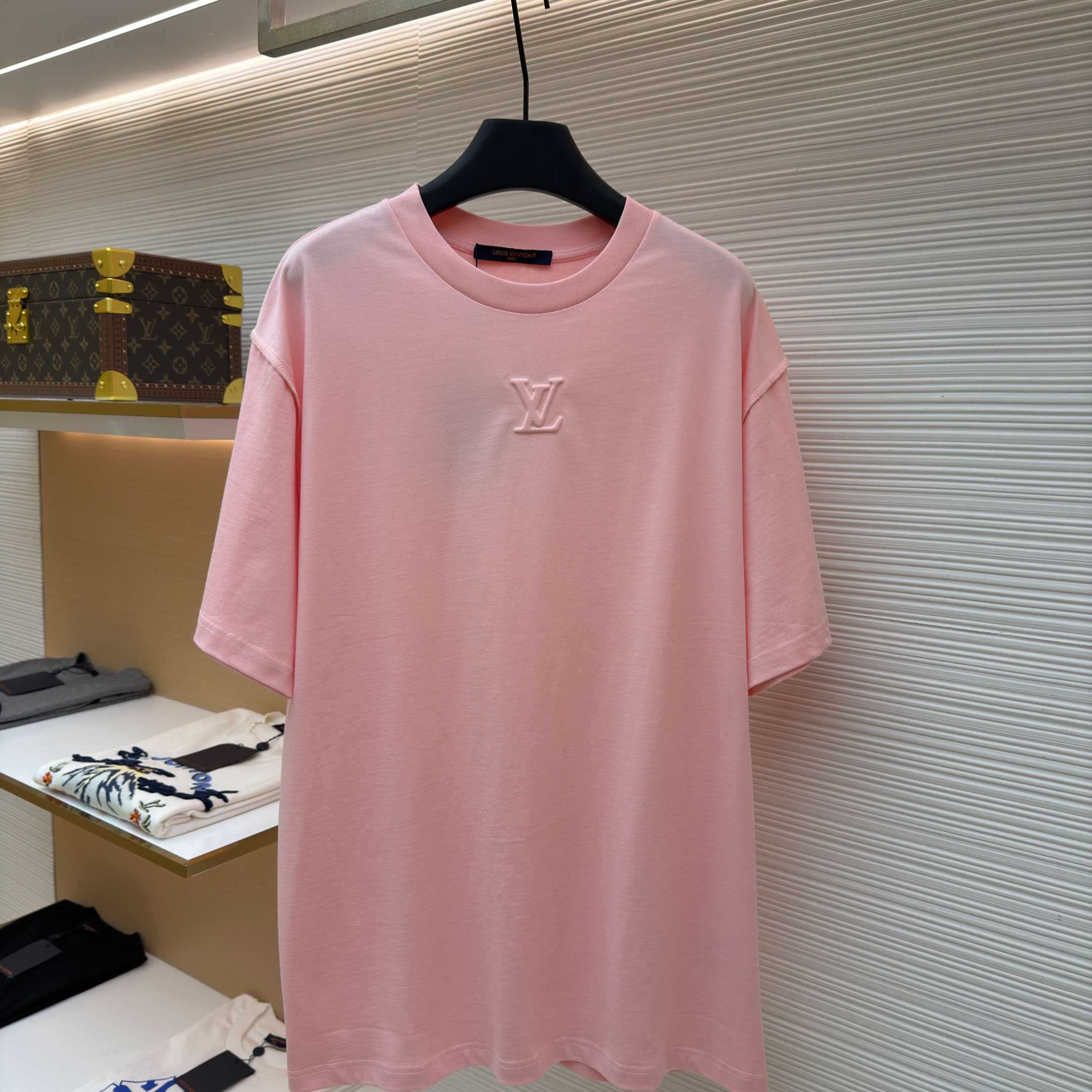 Louis Vuitton Embossed LV T-Shirt   1AJDUU - DesignerGu