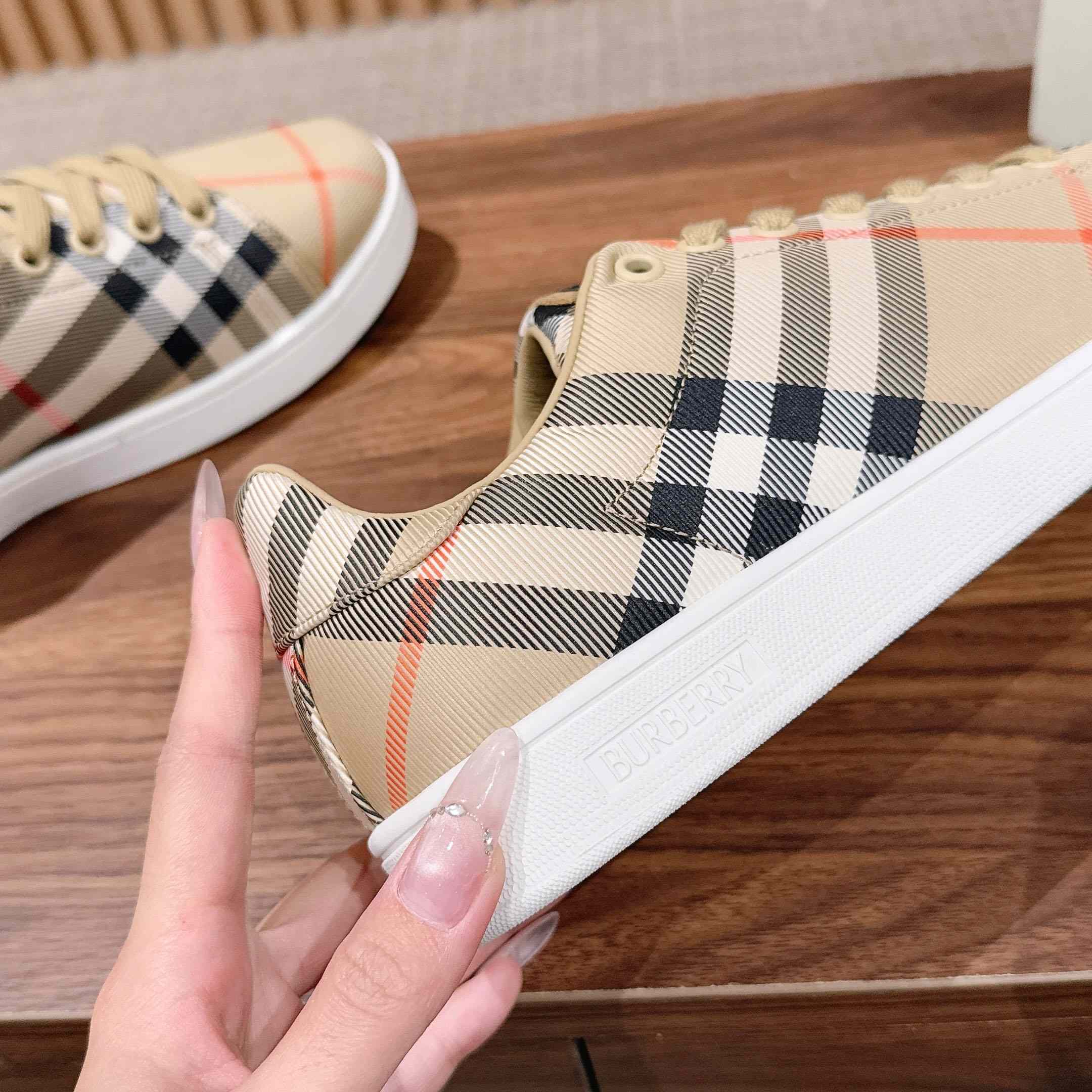 Burberry Check Set Sneakers - DesignerGu