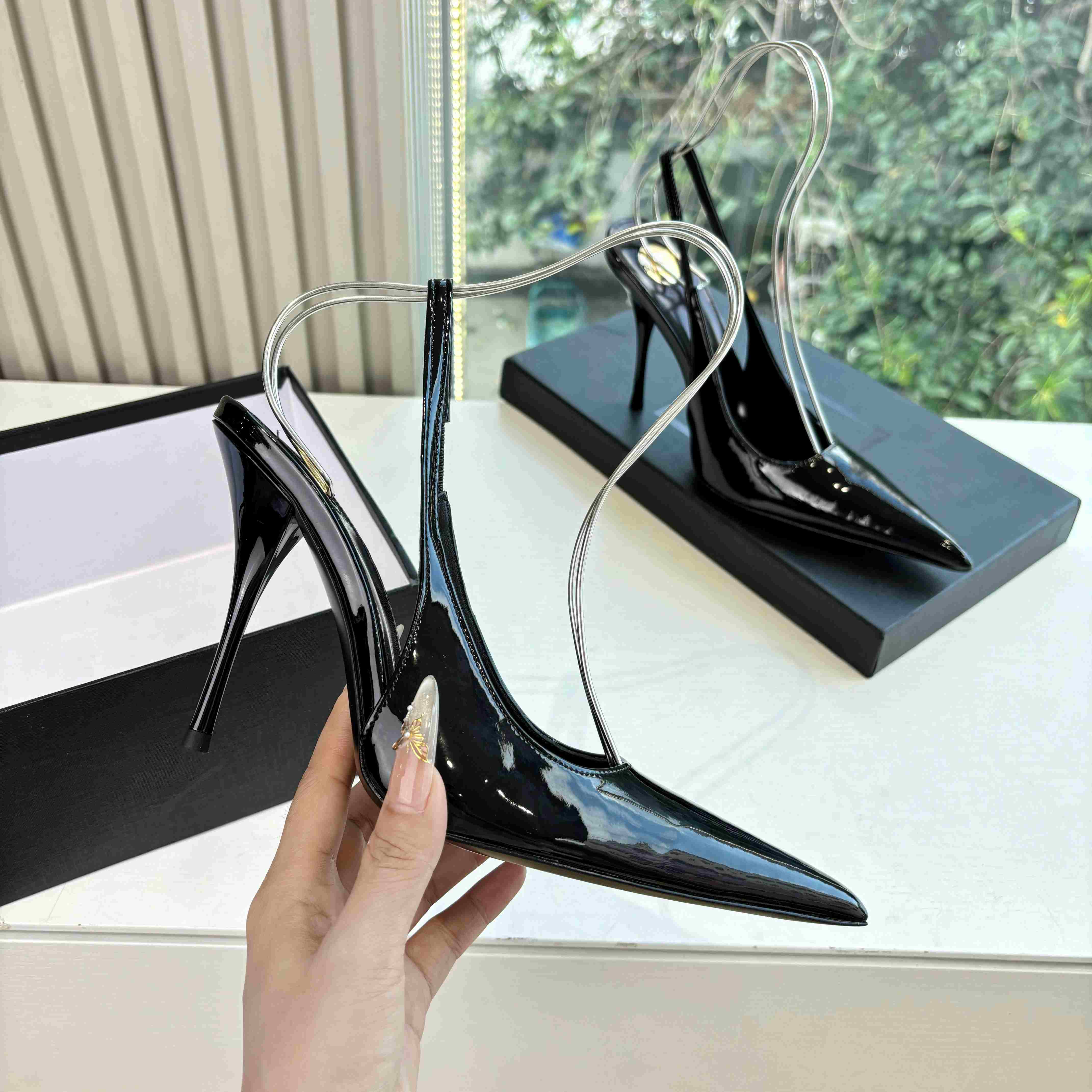 Saint Laurent GUERMANTES Slingback Pumps In Patent Leather - DesignerGu