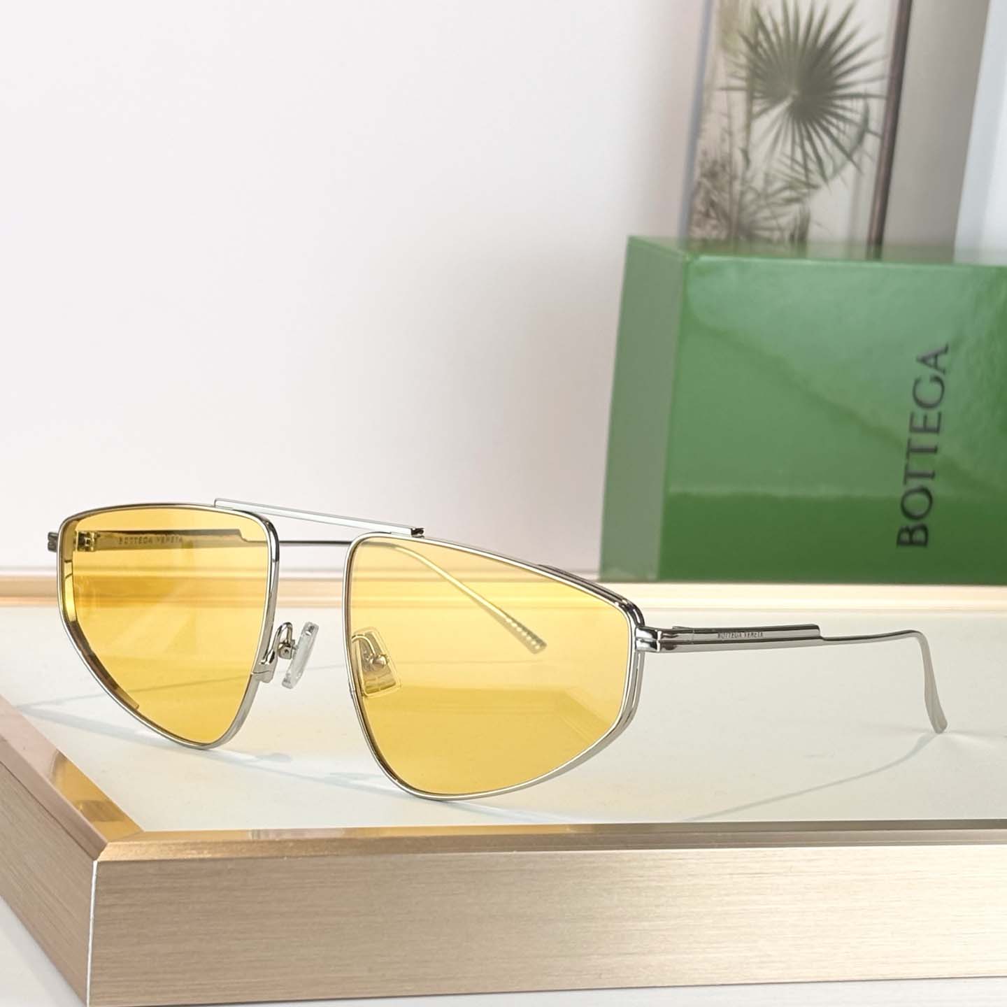 Bottega Veneta Classic Aviator Sunglasses   BV1466S - DesignerGu