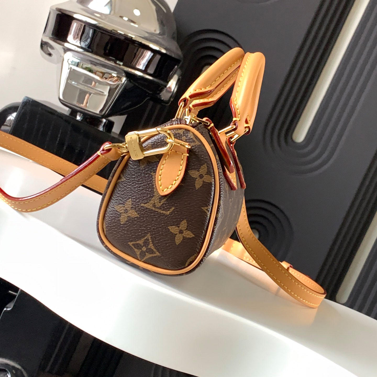 Louis Vuitton Nano Speedy M81085 - DesignerGu