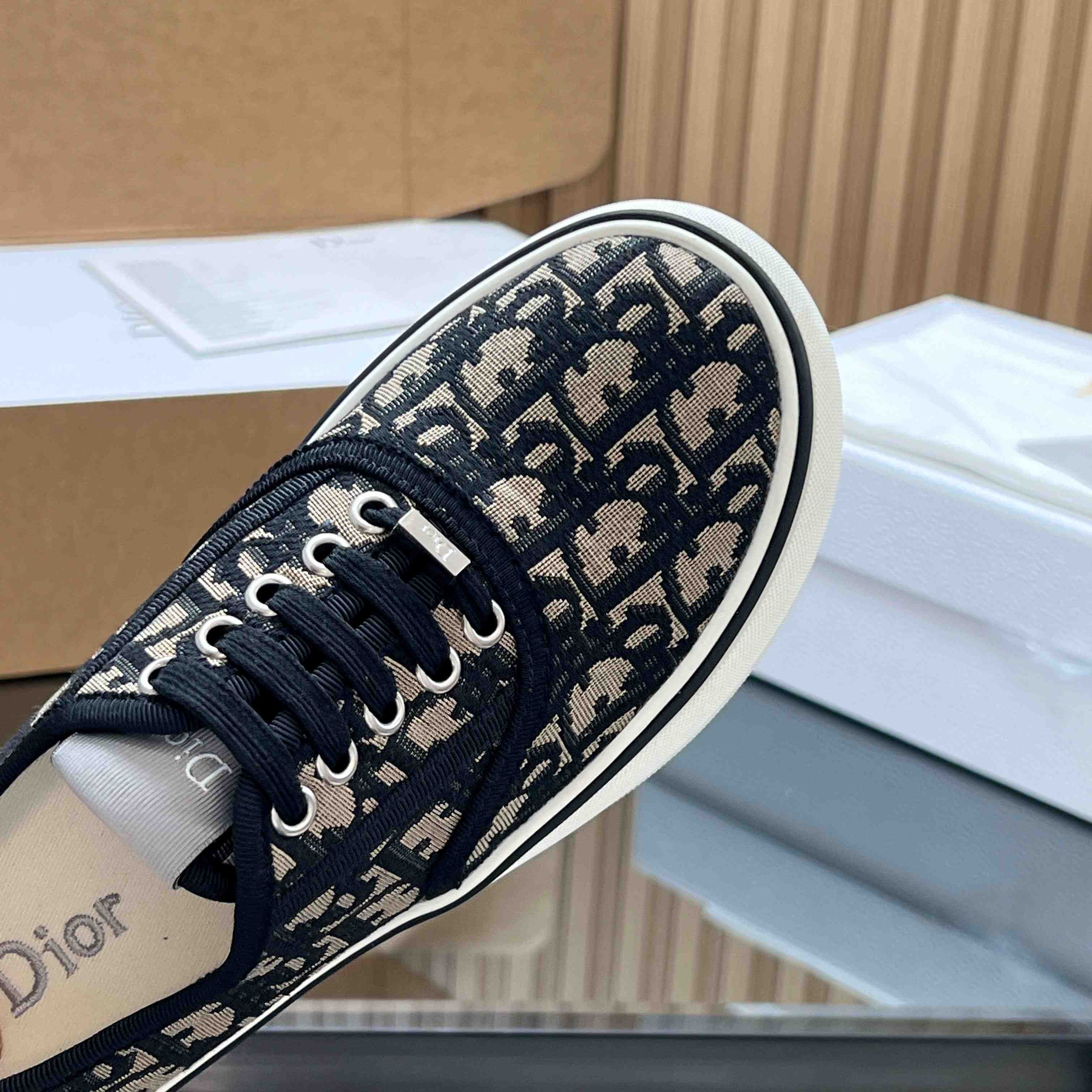 Dior Saltwind Sneaker - DesignerGu