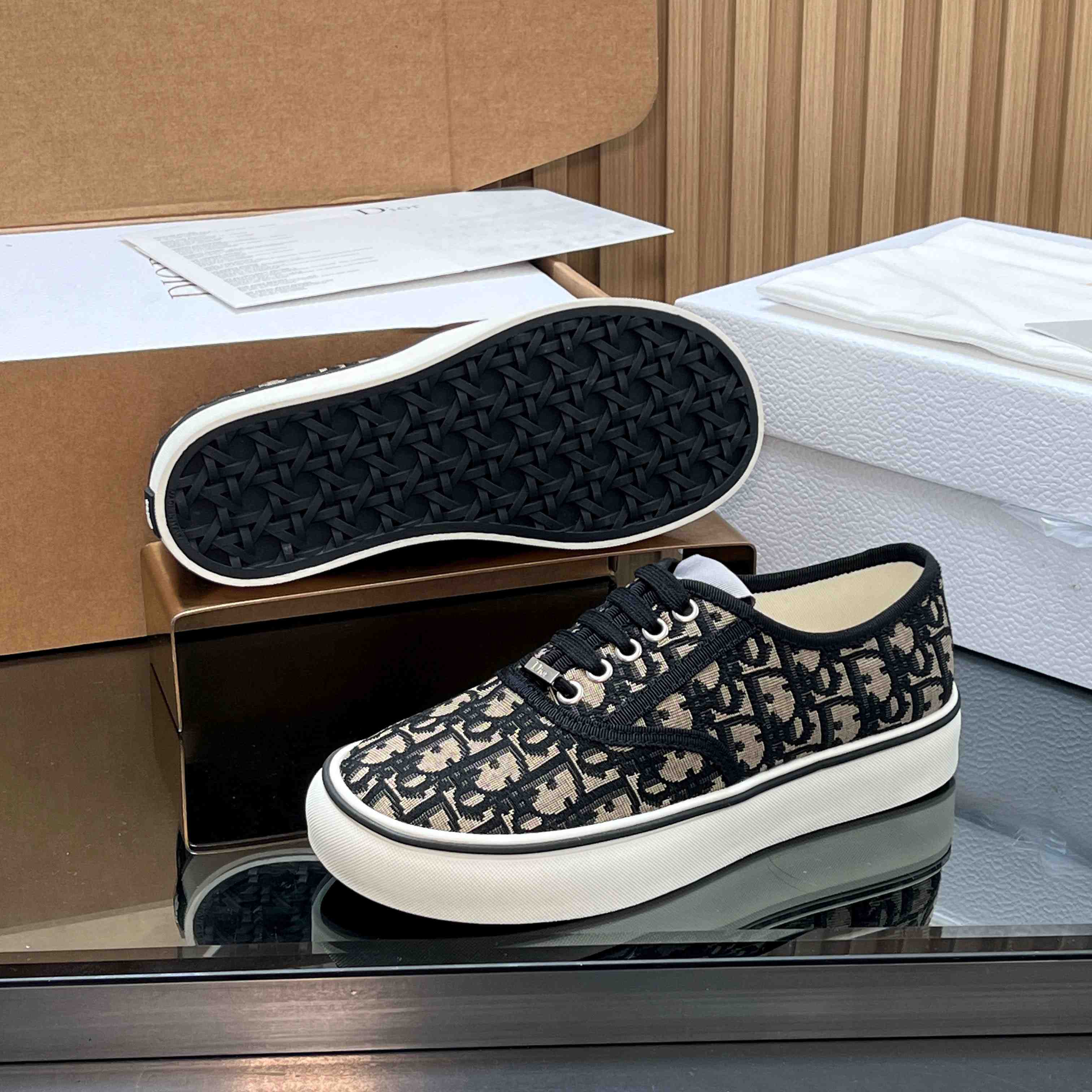 Dior Saltwind Sneaker - DesignerGu