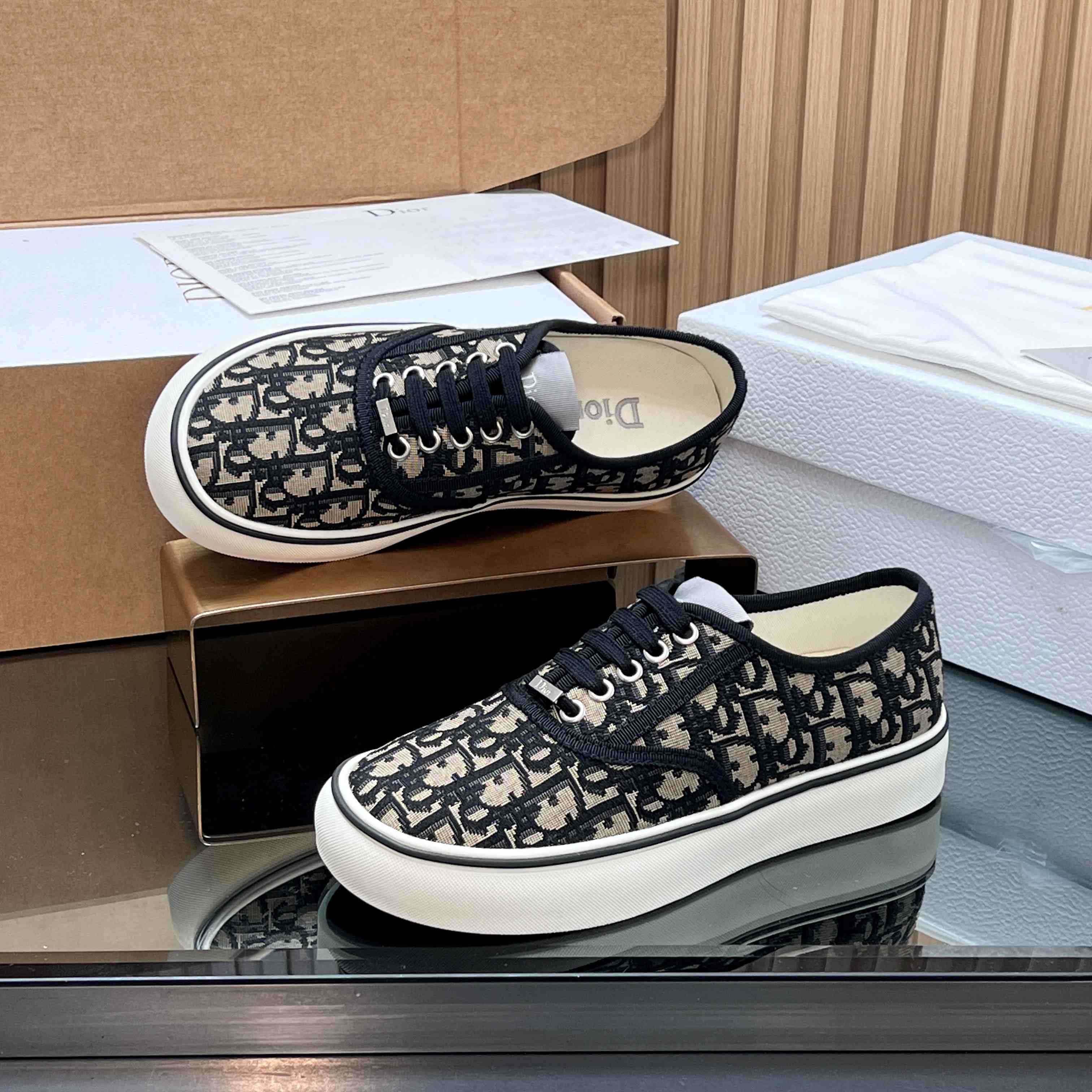 Dior Saltwind Sneaker - DesignerGu