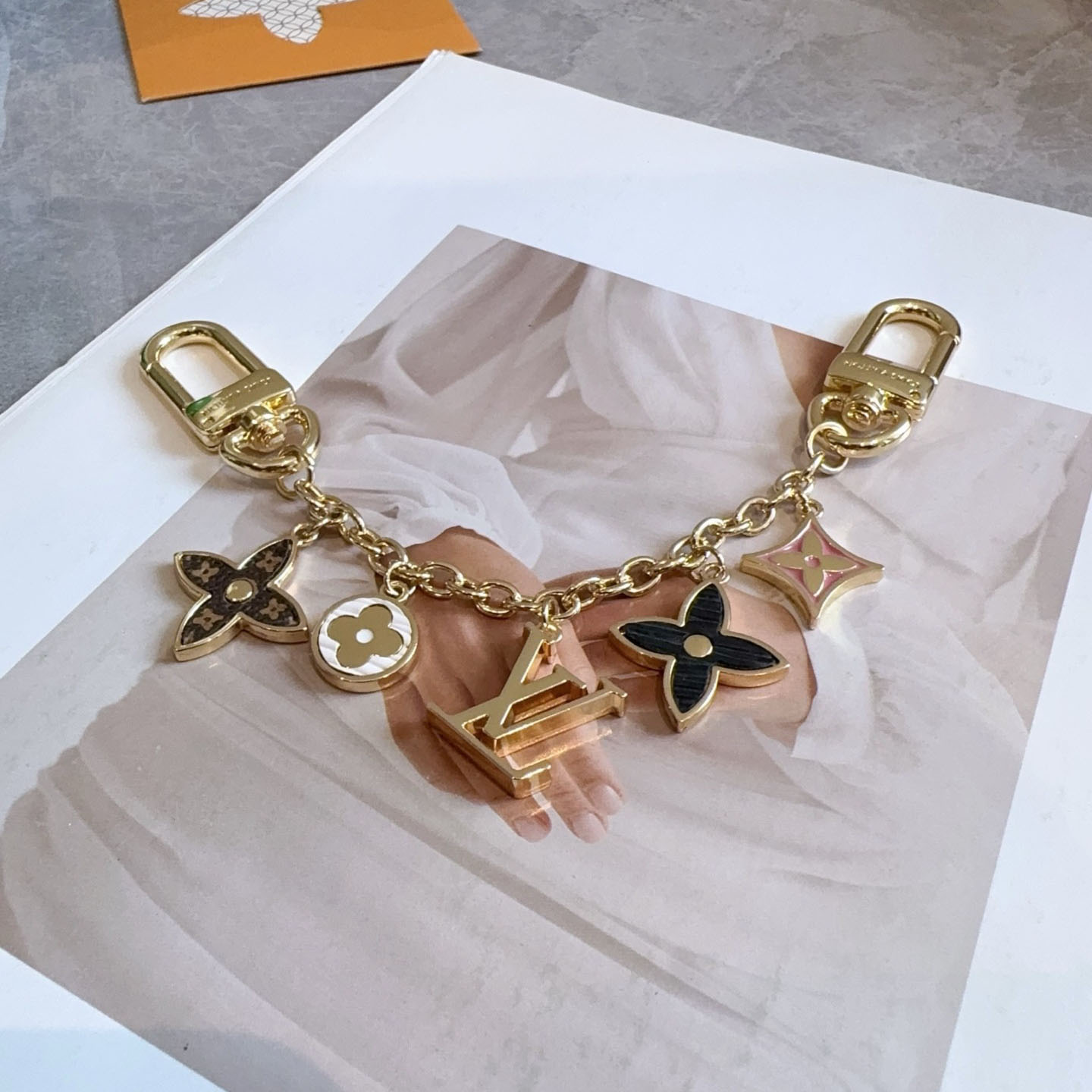 Louis Vuitton Spring Street Chain Bag Charm M01188 - DesignerGu