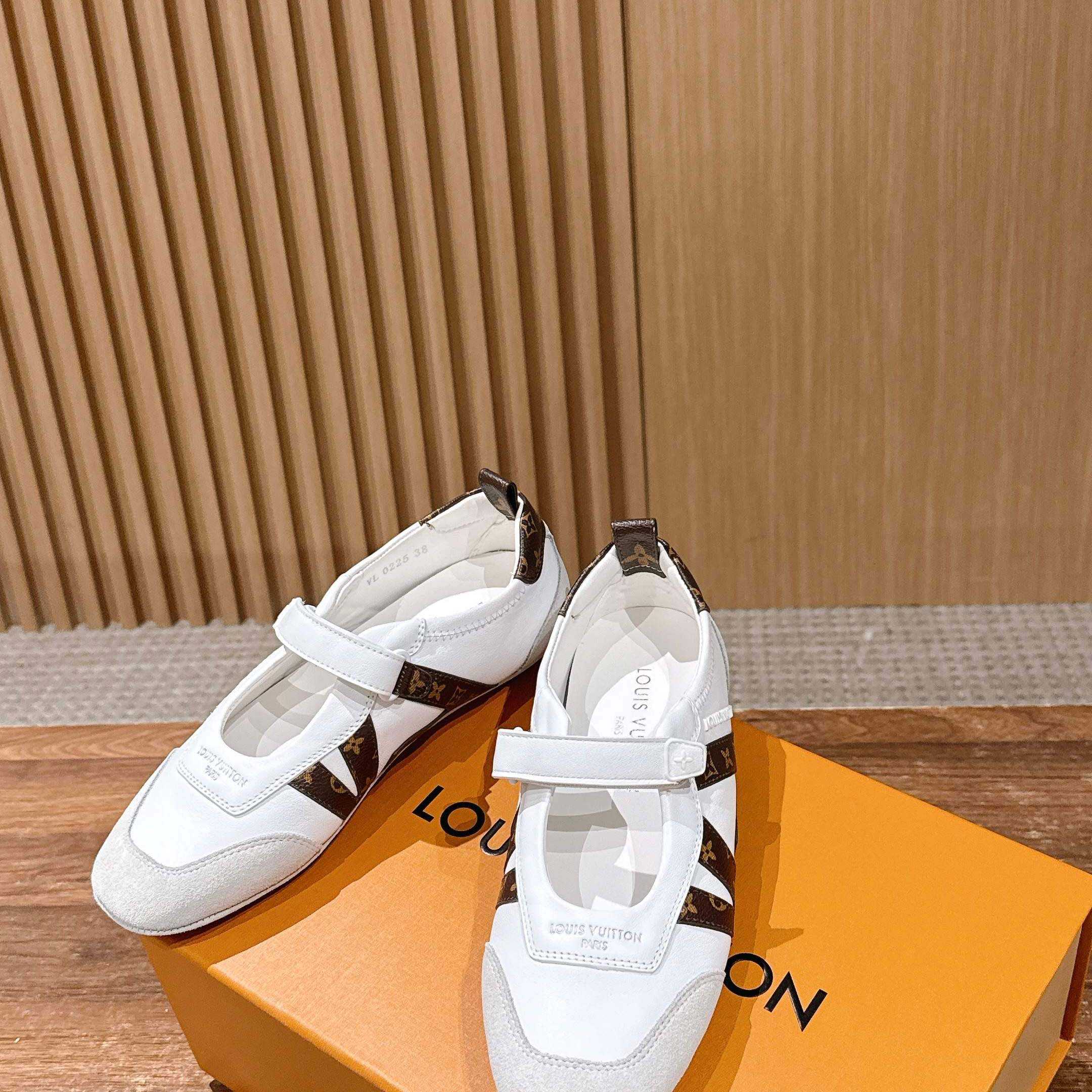 Louis Vuitton LV Sneakerina Mary Jane   1AJPF4 - DesignerGu