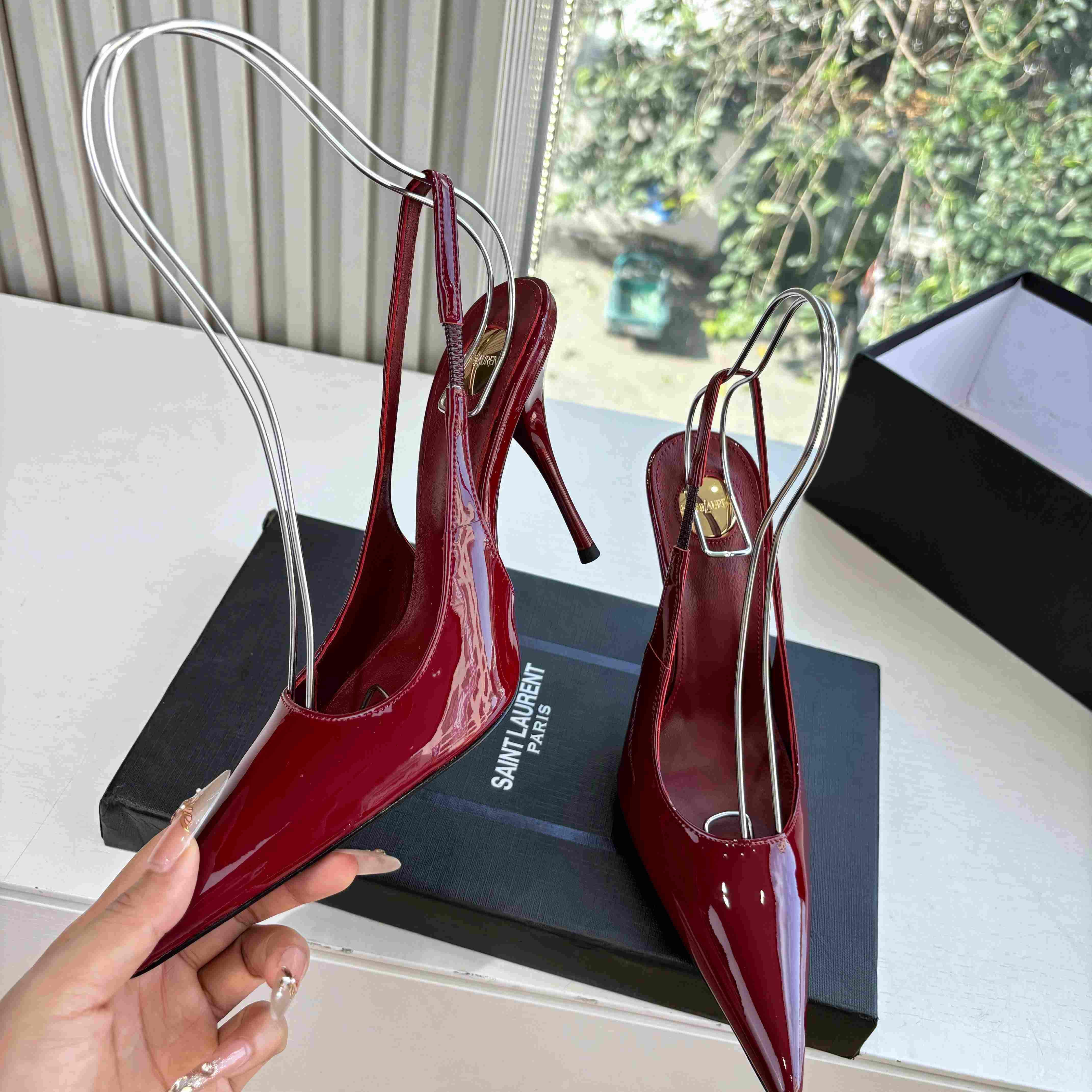 Saint Laurent GUERMANTES Slingback Pumps In Patent Leather - DesignerGu