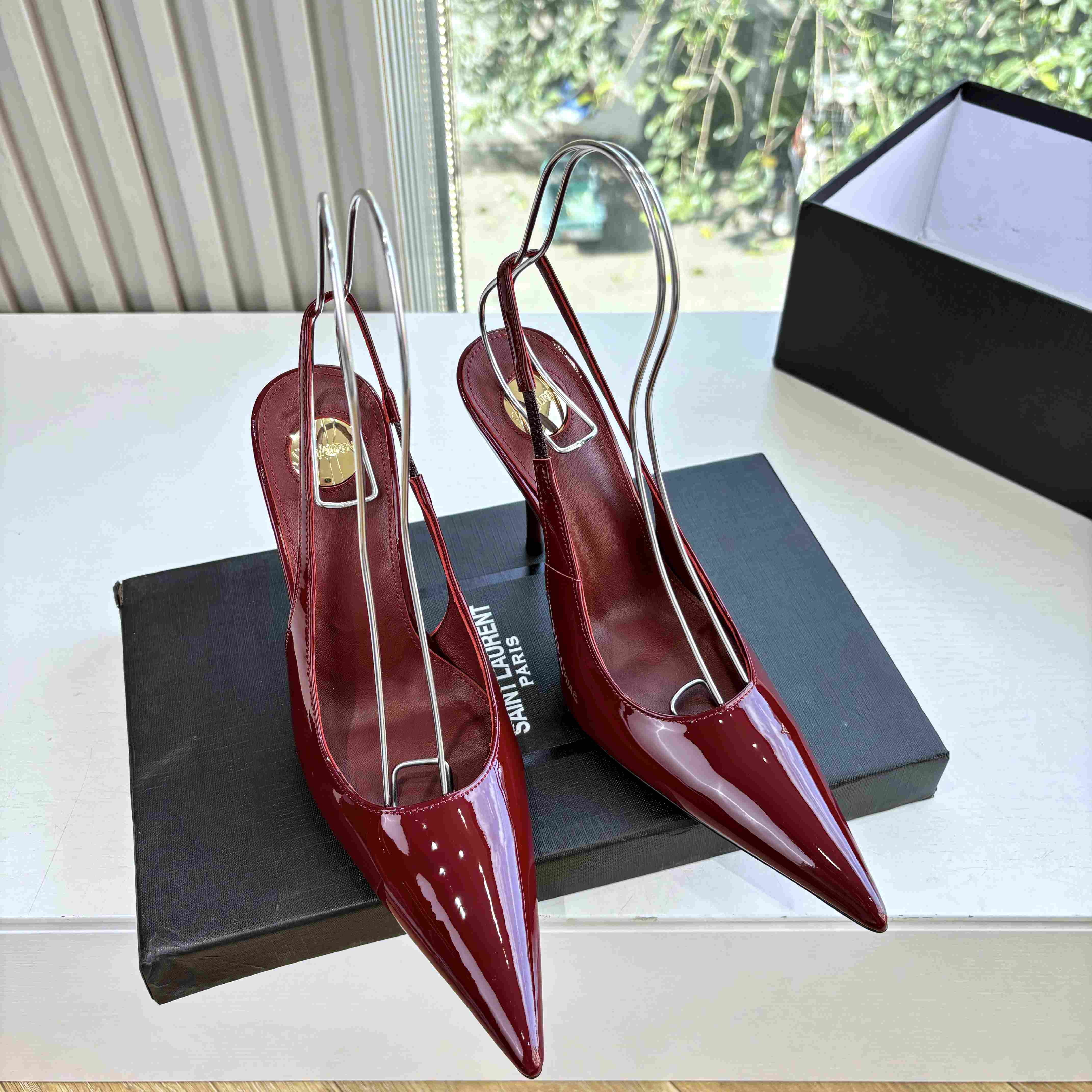 Saint Laurent GUERMANTES Slingback Pumps In Patent Leather - DesignerGu