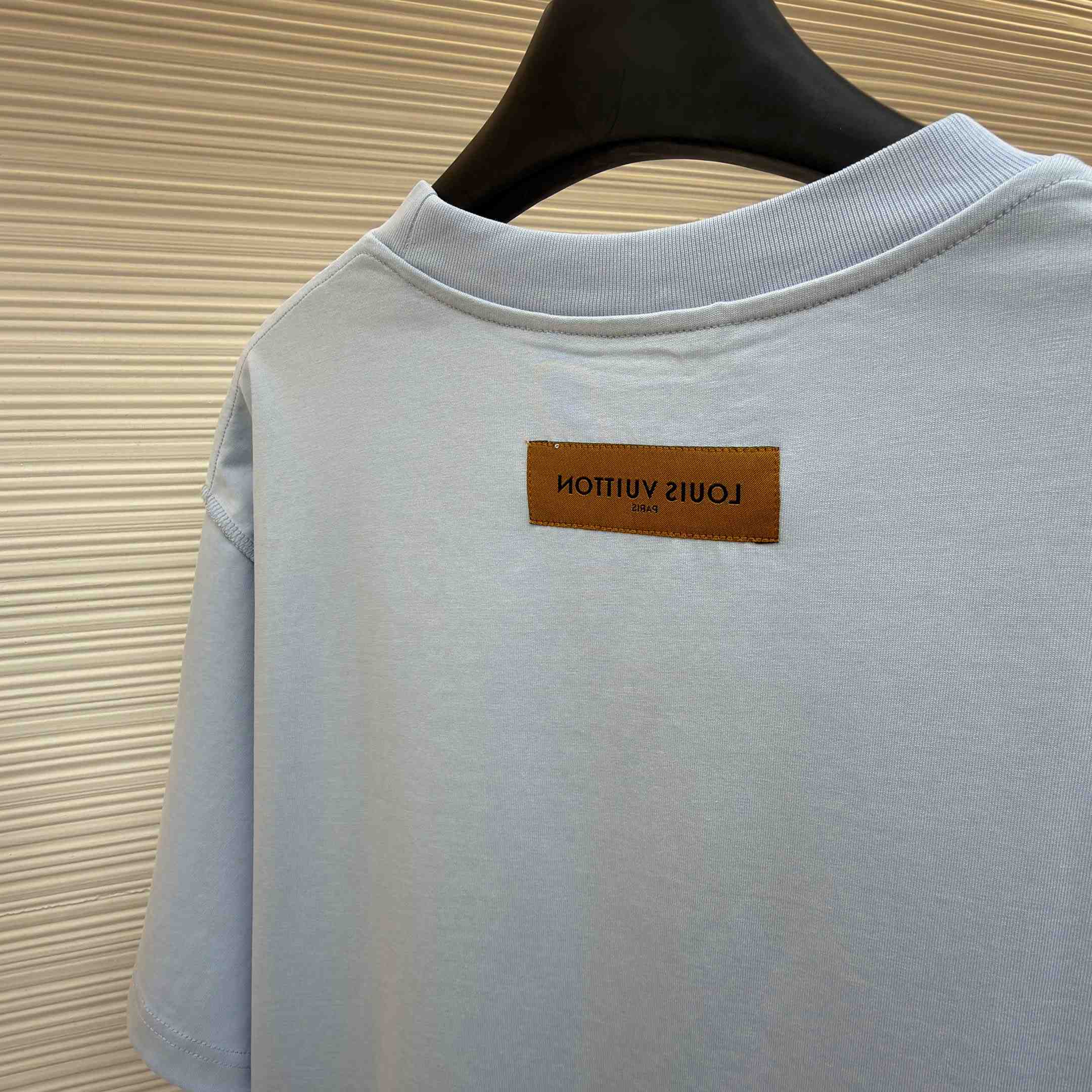 Louis Vuitton Embossed LV T-Shirt   1AJAYF - DesignerGu