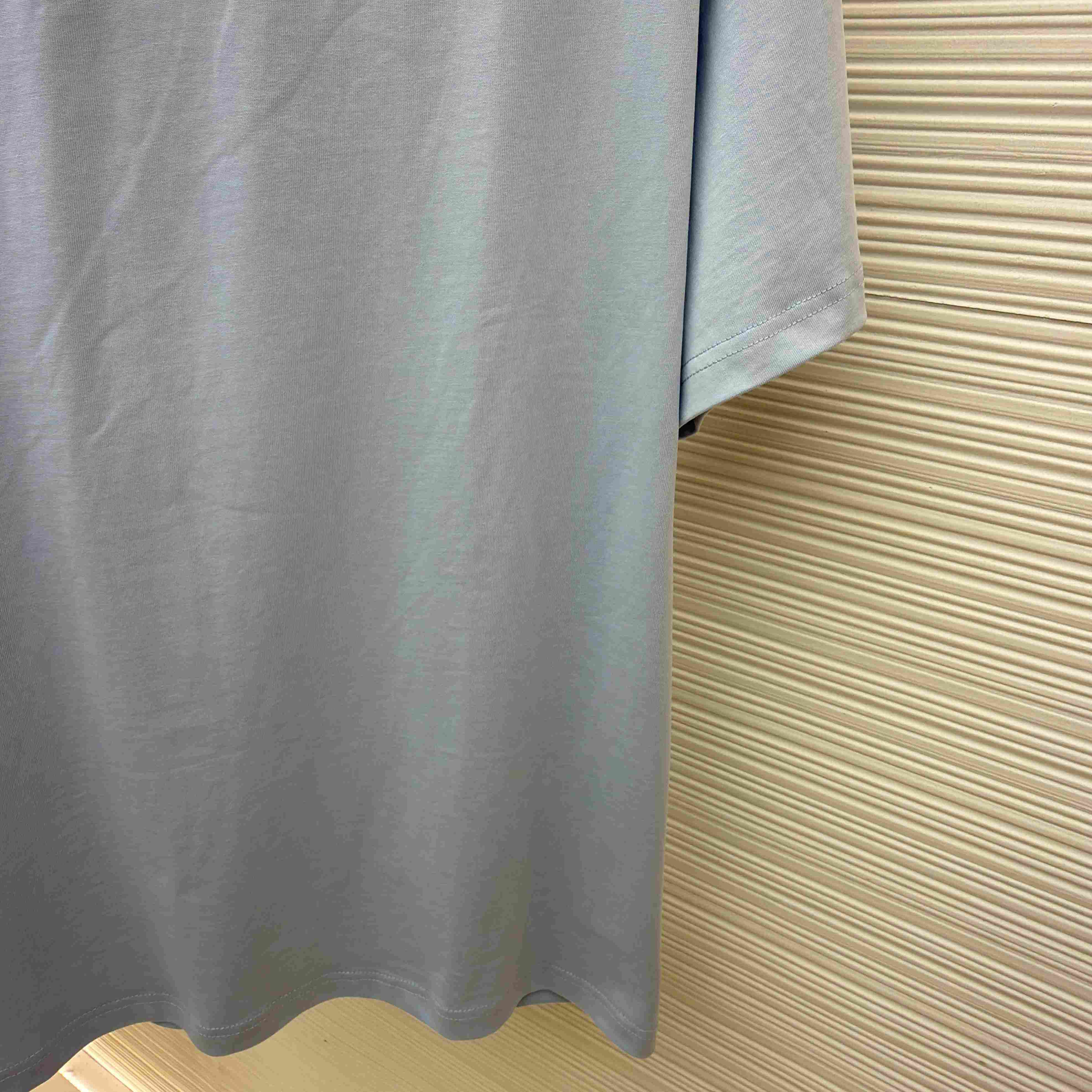 Louis Vuitton Embossed LV T-Shirt   1AJAYF - DesignerGu