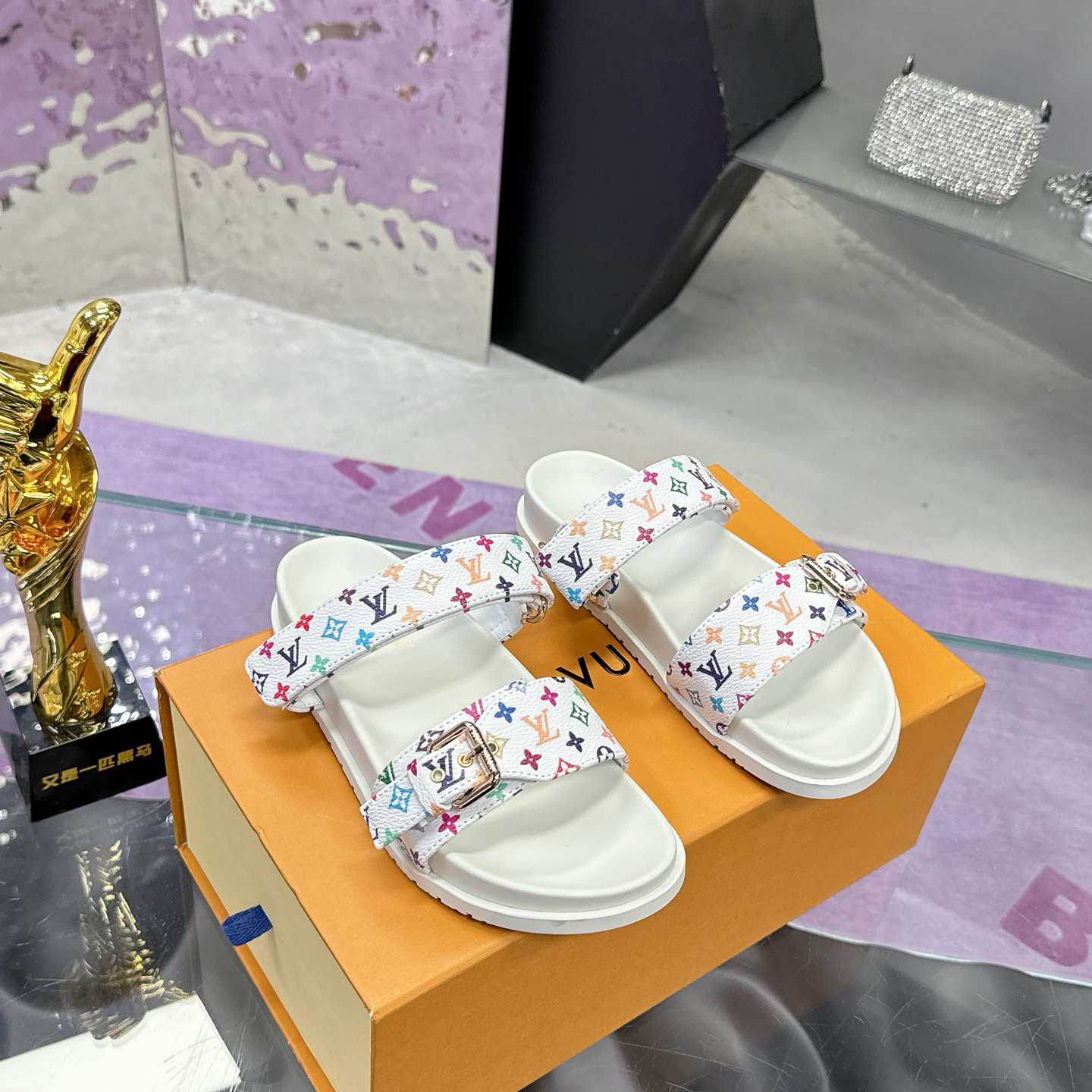 Louis Vuitton LV x TM Bom Dia Flat Comfort Mule 1AJLI7 - DesignerGu