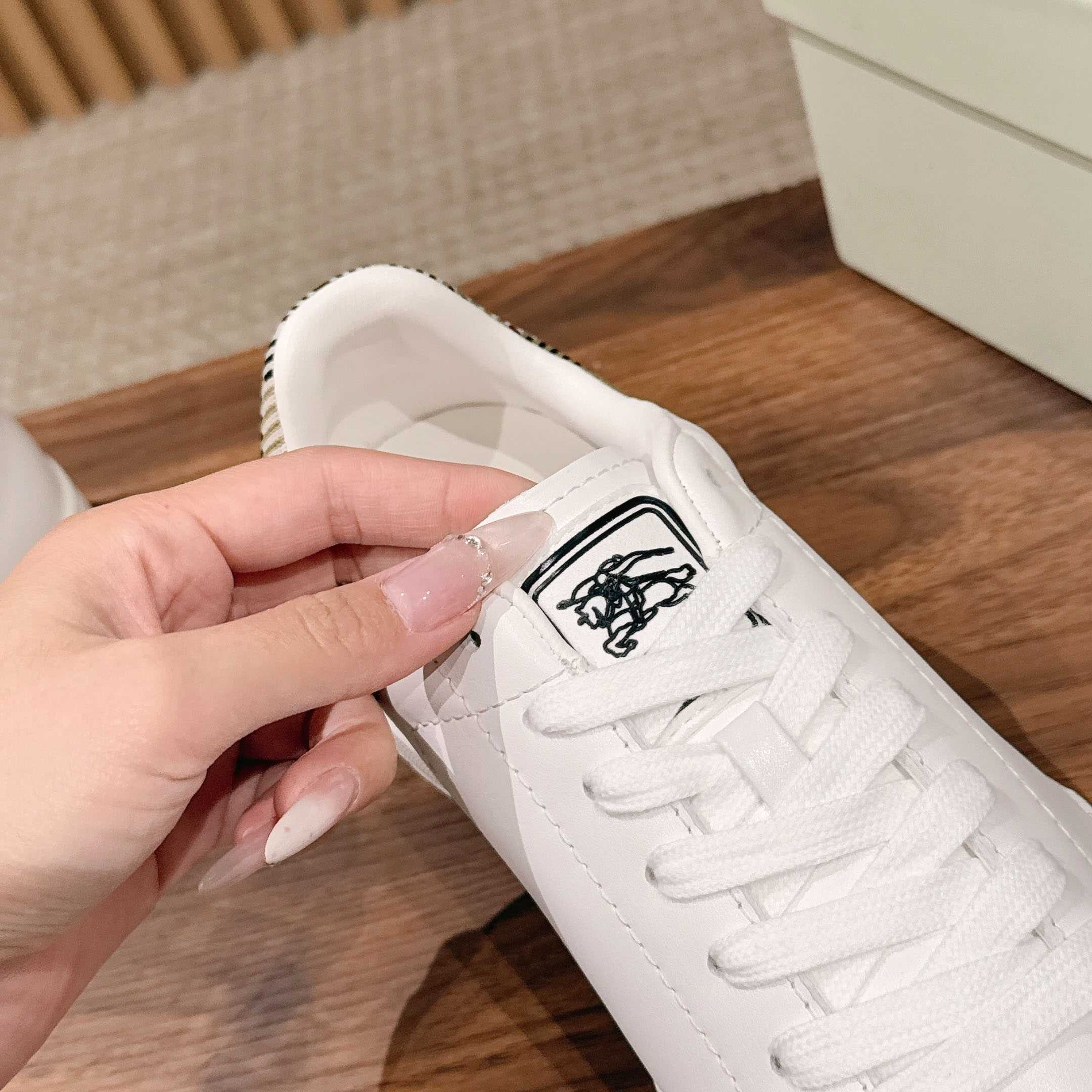 Burberry Leather Set Sneakers​ - DesignerGu