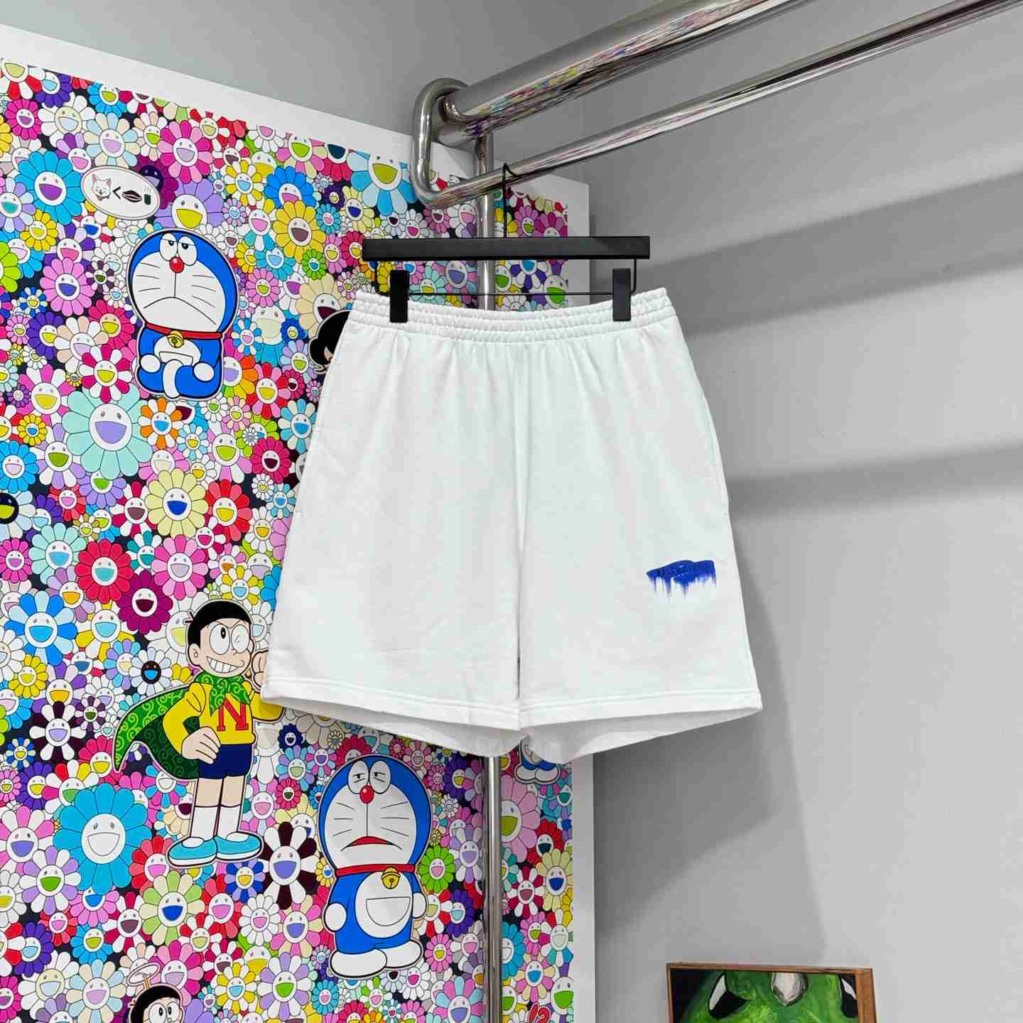 Balenciaga Wet Brush Relaxed Fit Shorts In White - DesignerGu