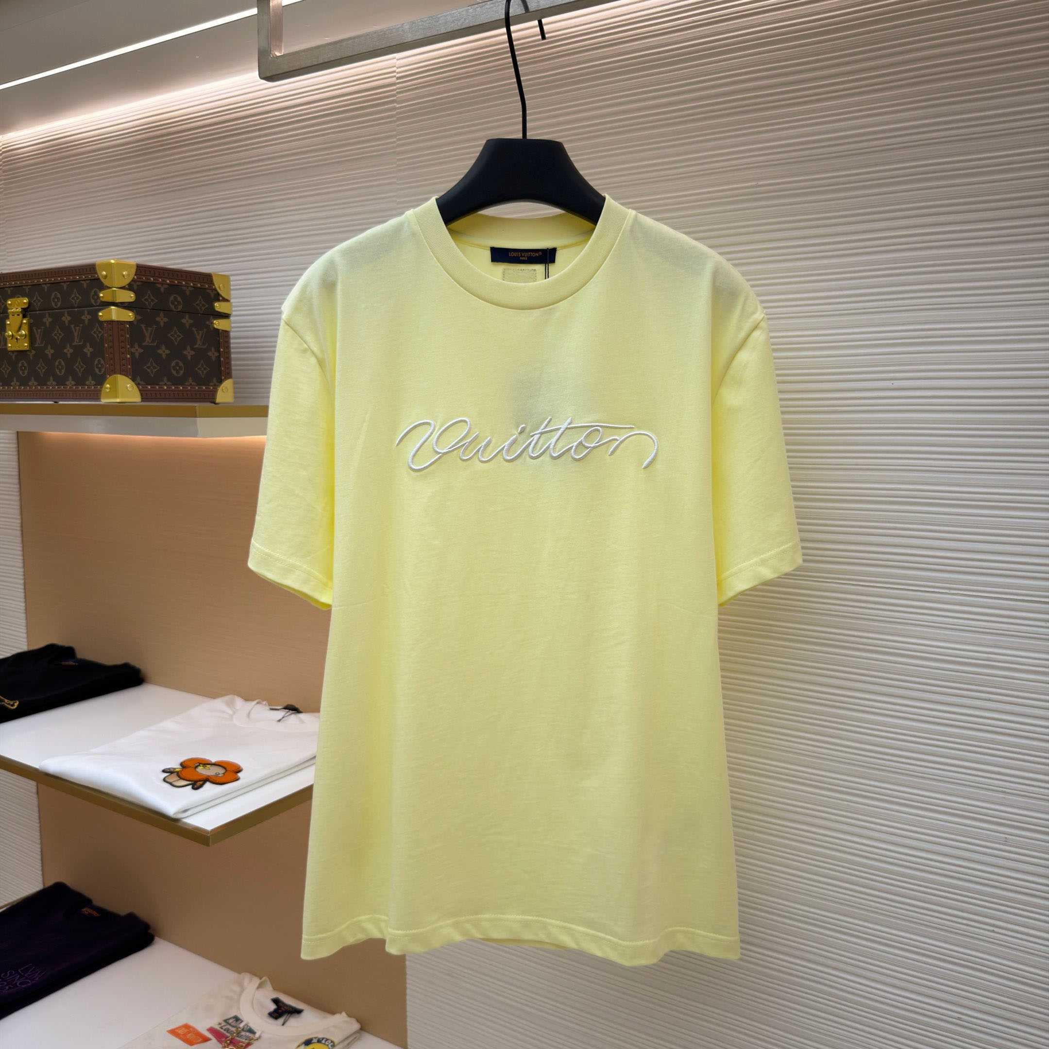 Louis Vuitton Embroidered Signature Short-Sleeved T-Shirt 1AJWY7 - DesignerGu
