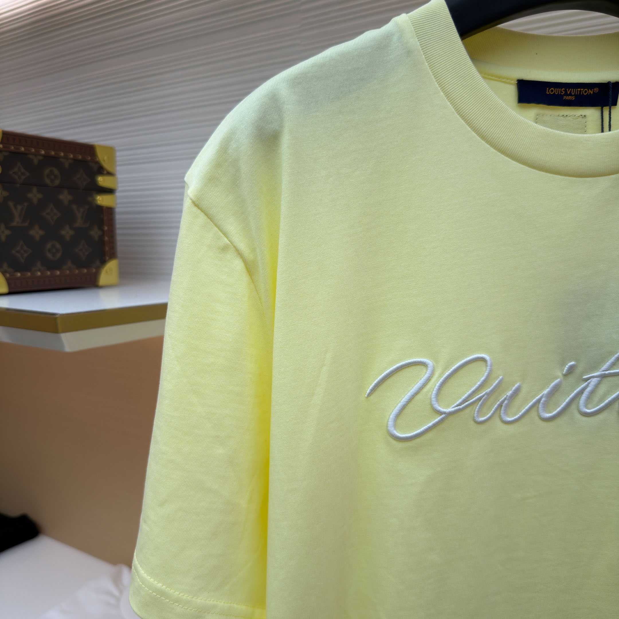 Louis Vuitton Embroidered Signature Short-Sleeved T-Shirt 1AJWY7 - DesignerGu